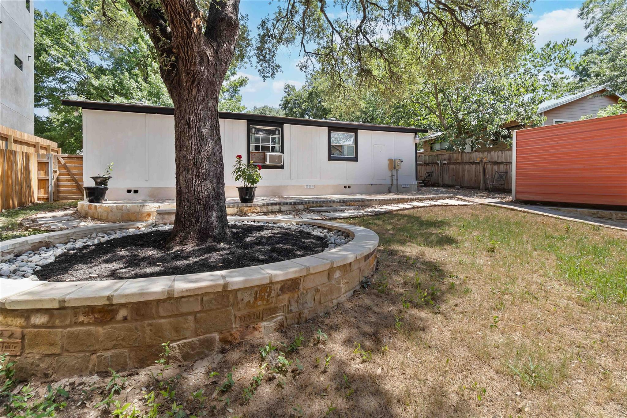 1002 Walter ST