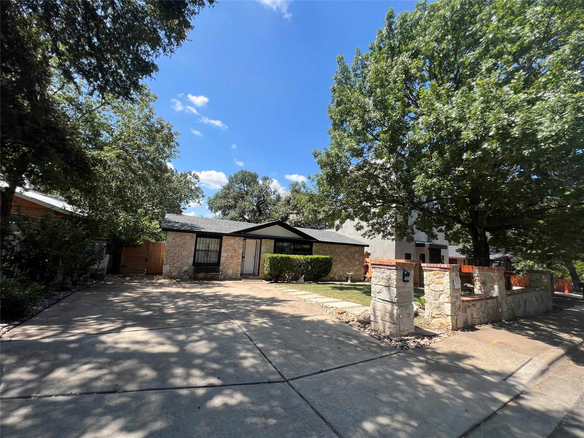 1002 Walter ST