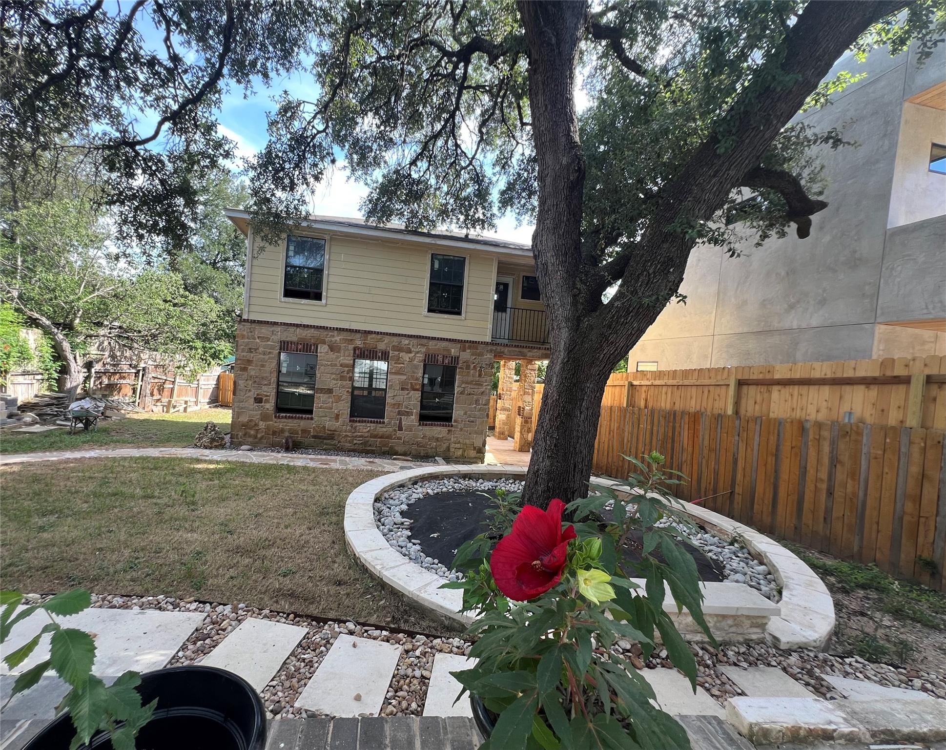 1002 Walter ST