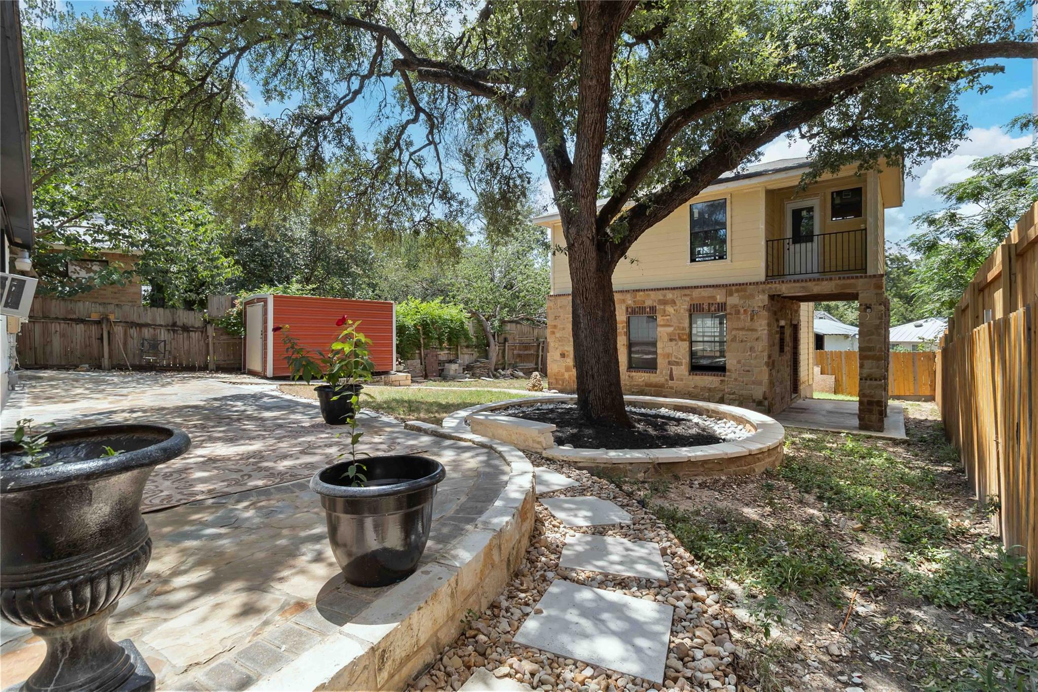 1002 Walter ST