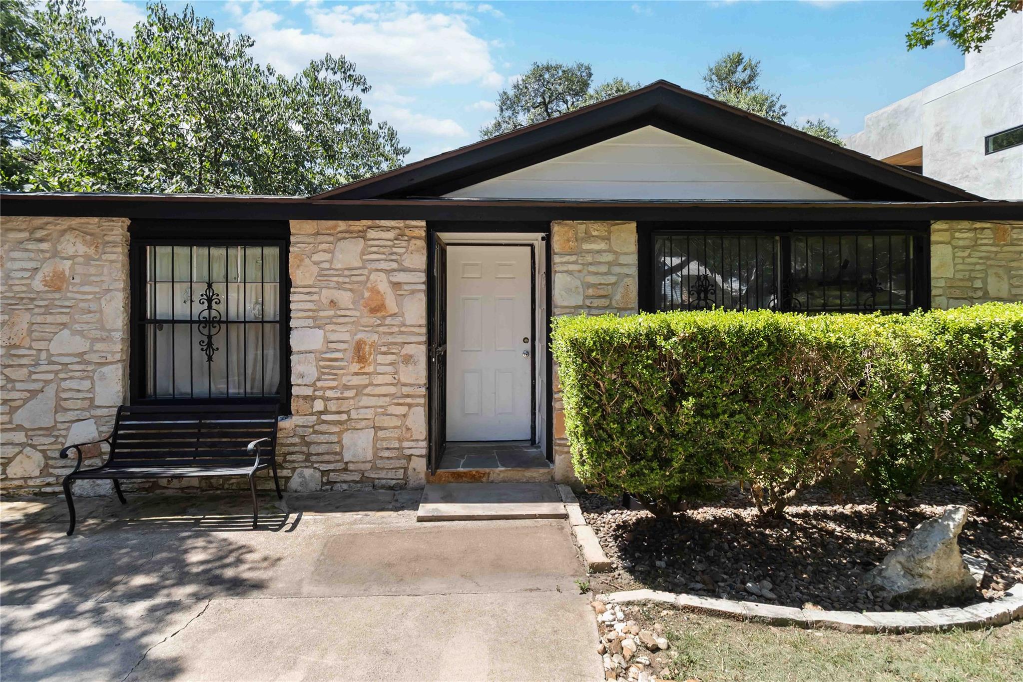 1002 Walter ST