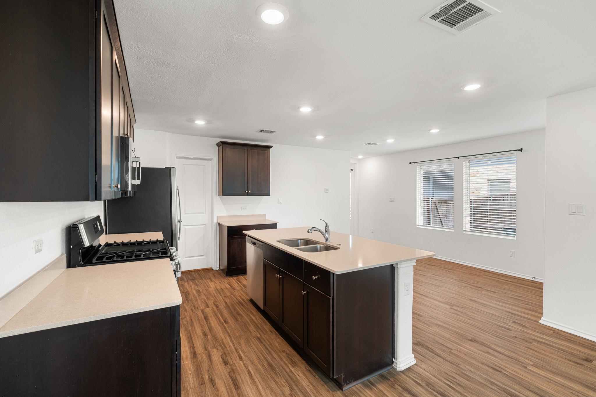 176 Andross LN