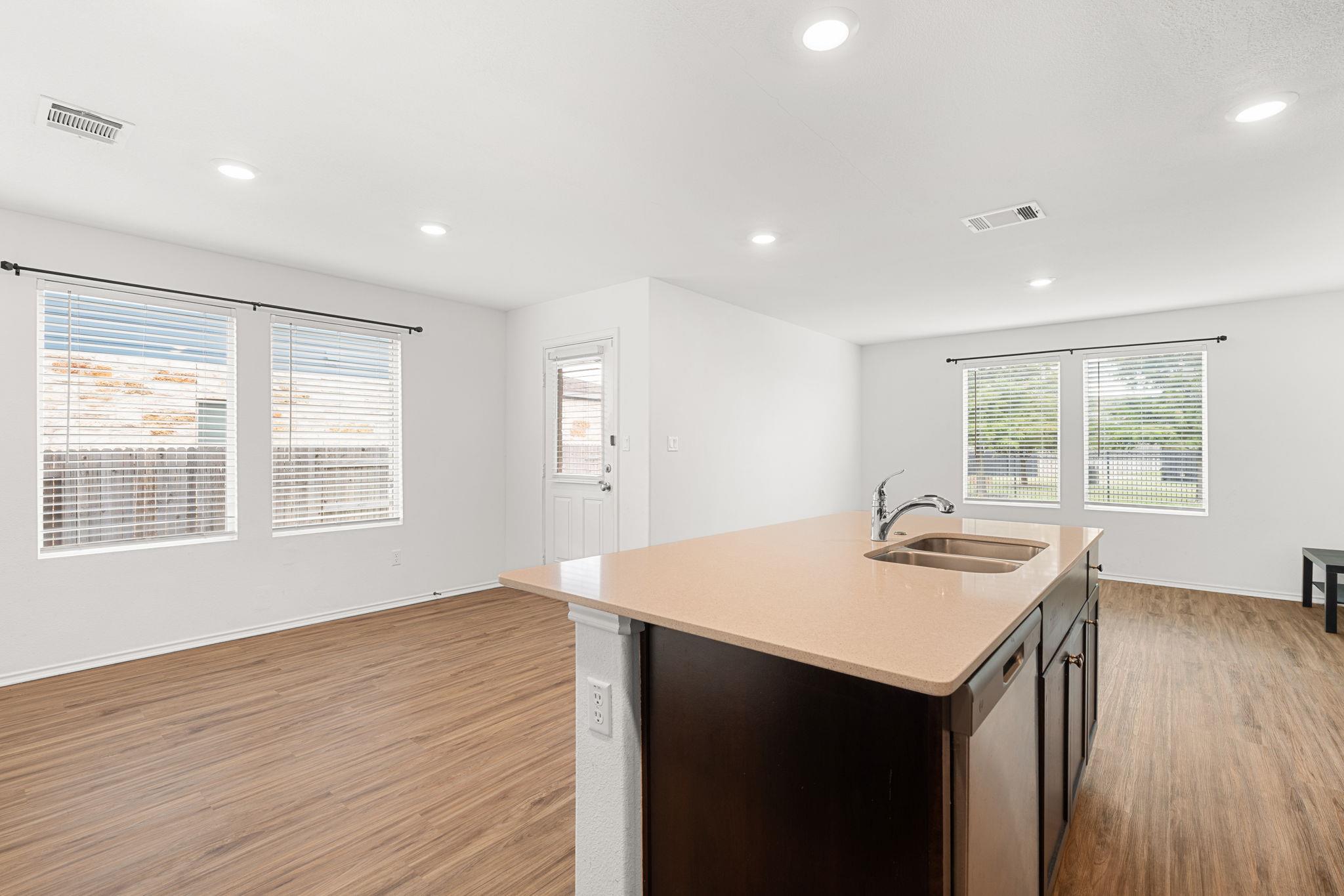 176 Andross LN