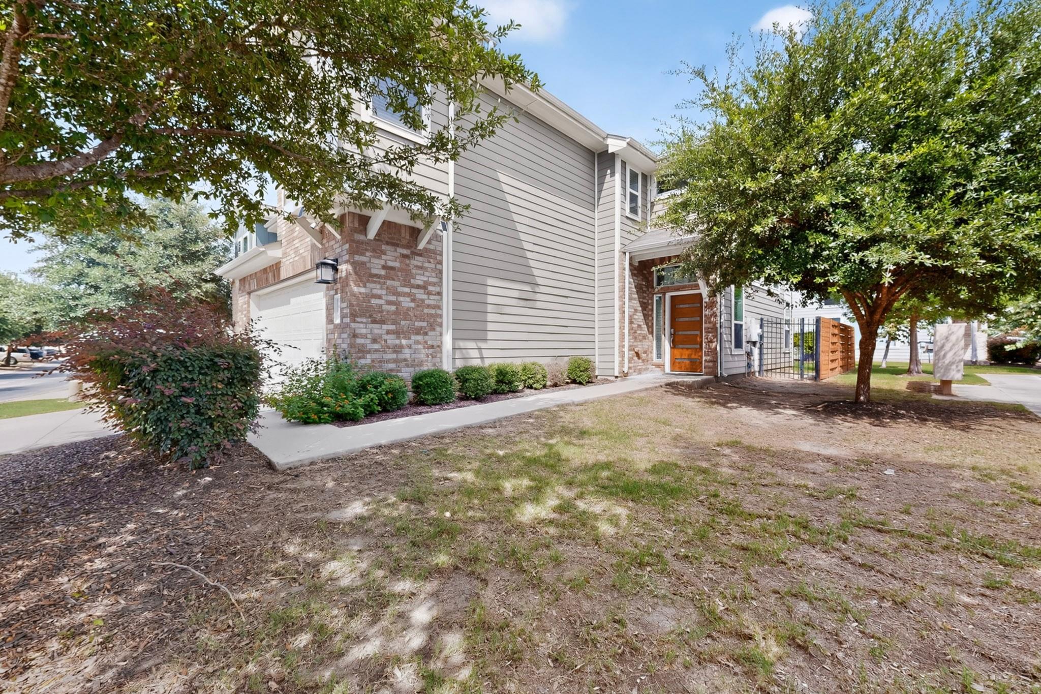5915 Swayden LN