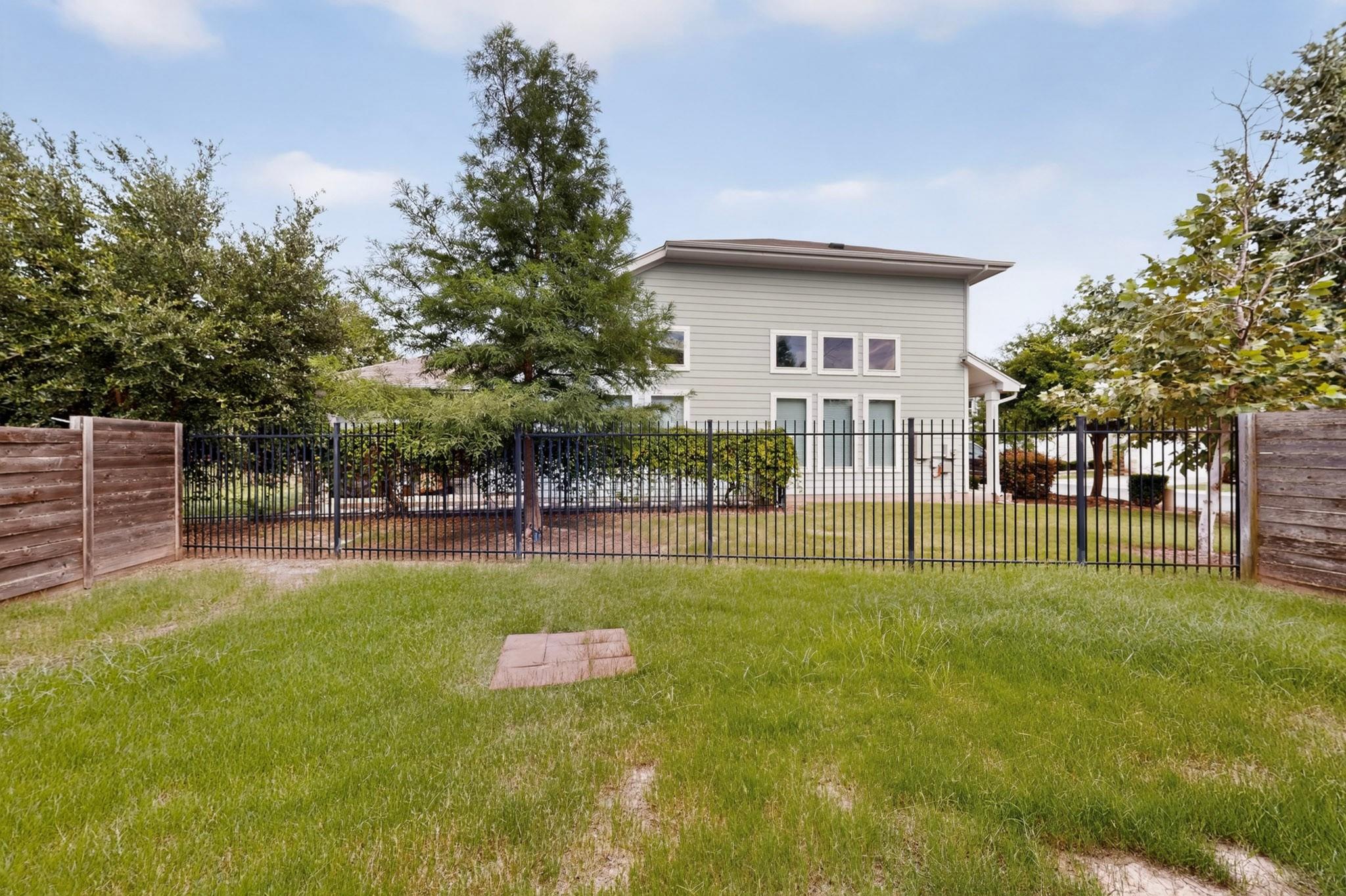 5915 Swayden LN