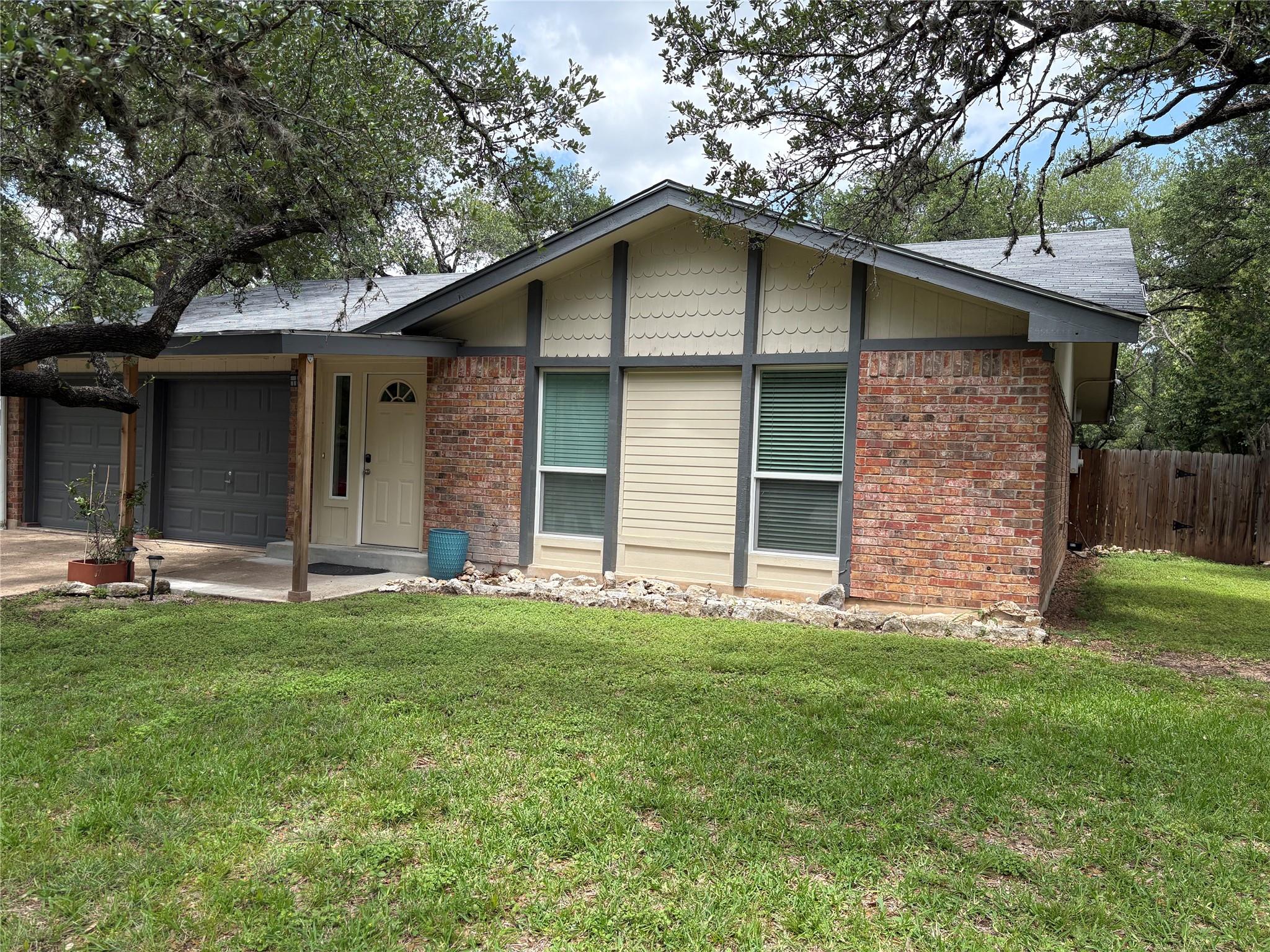 106 S Mount Rushmore DR