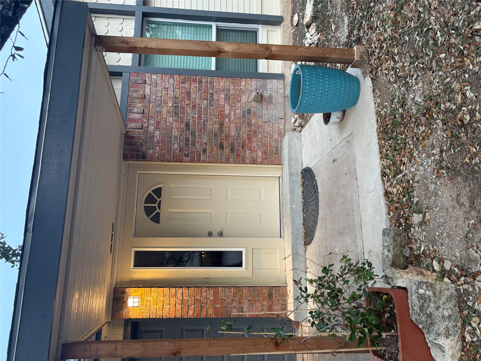 106 S Mount Rushmore DR