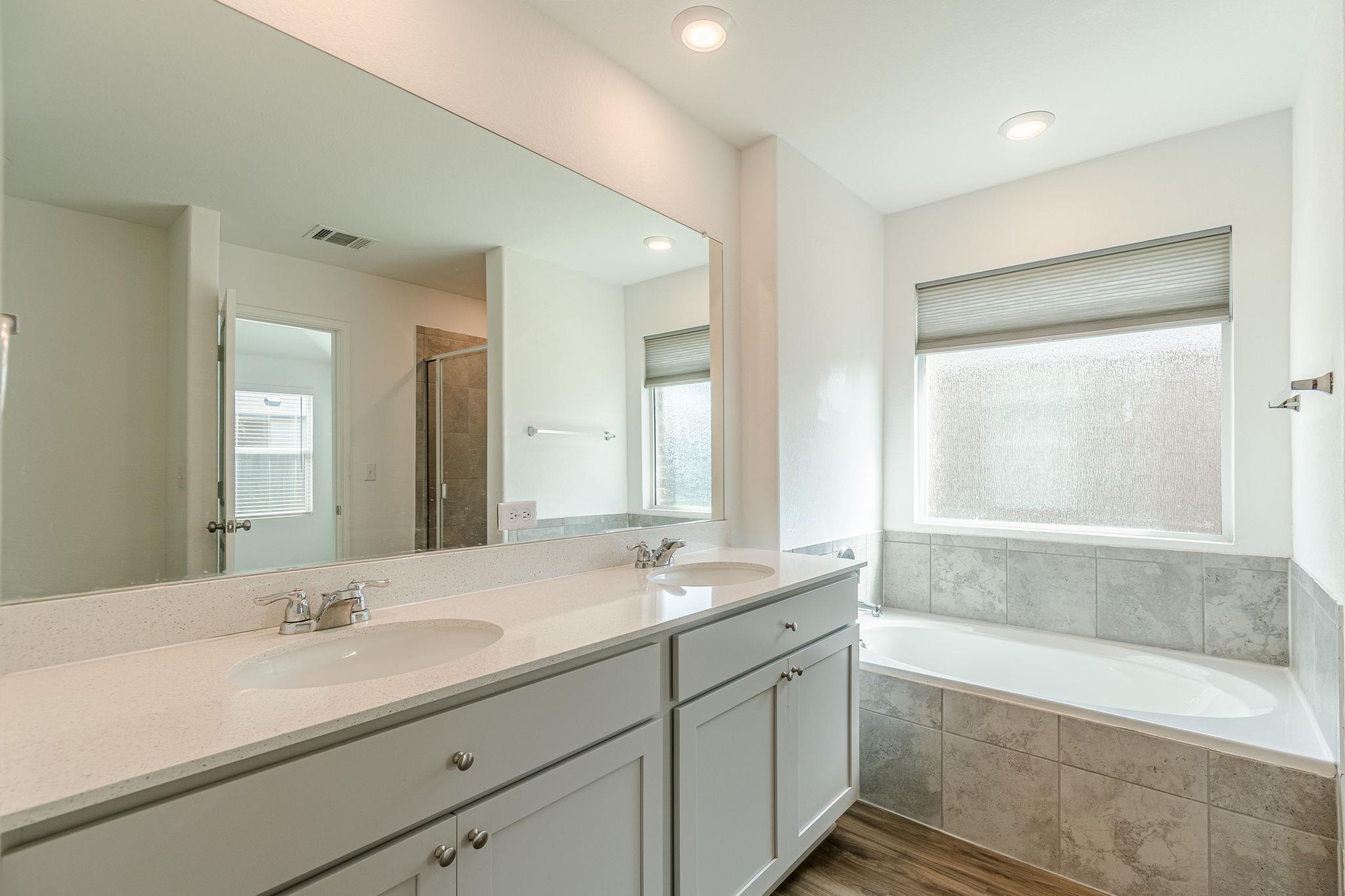 341 Escondido CIR