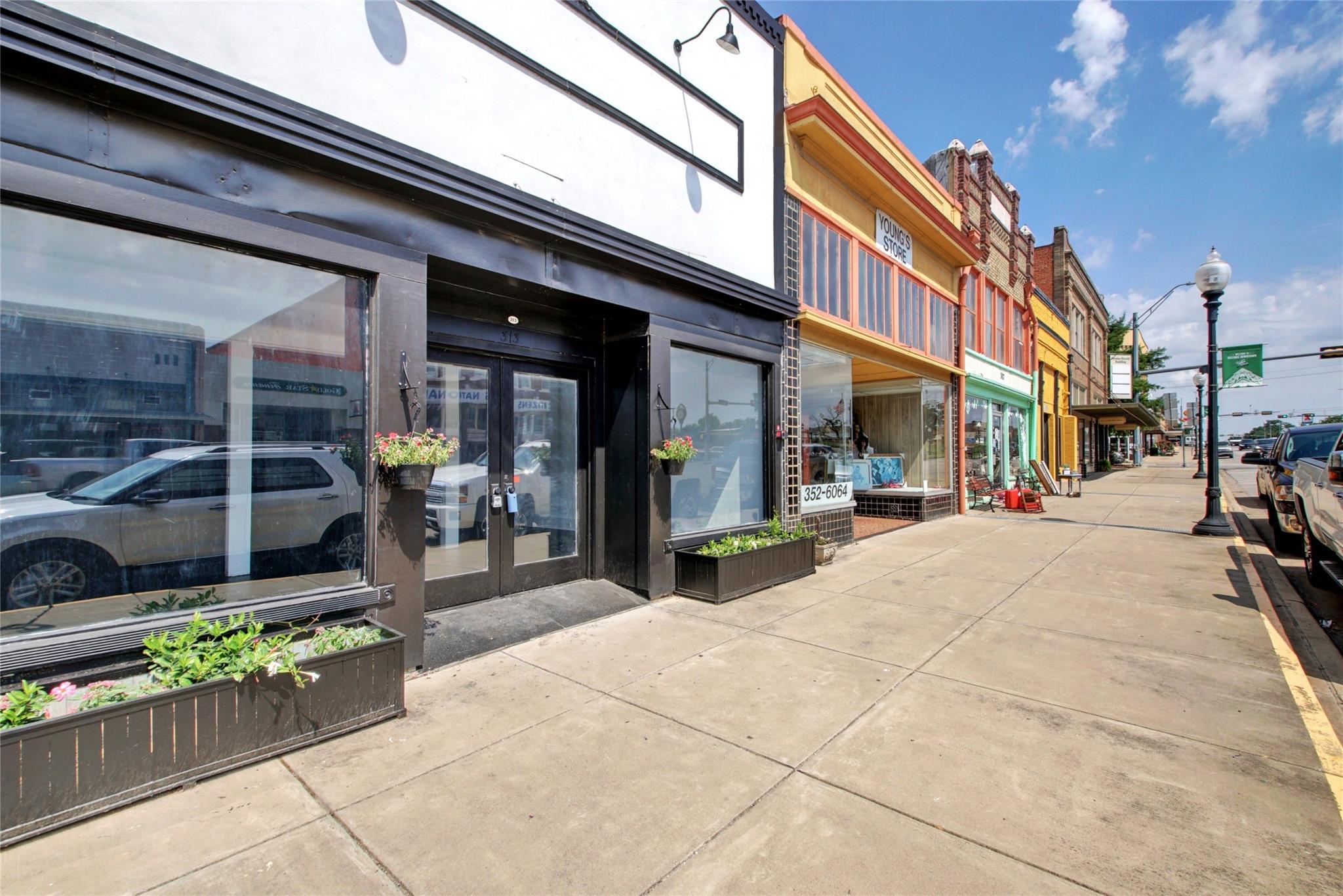 313 N Main ST