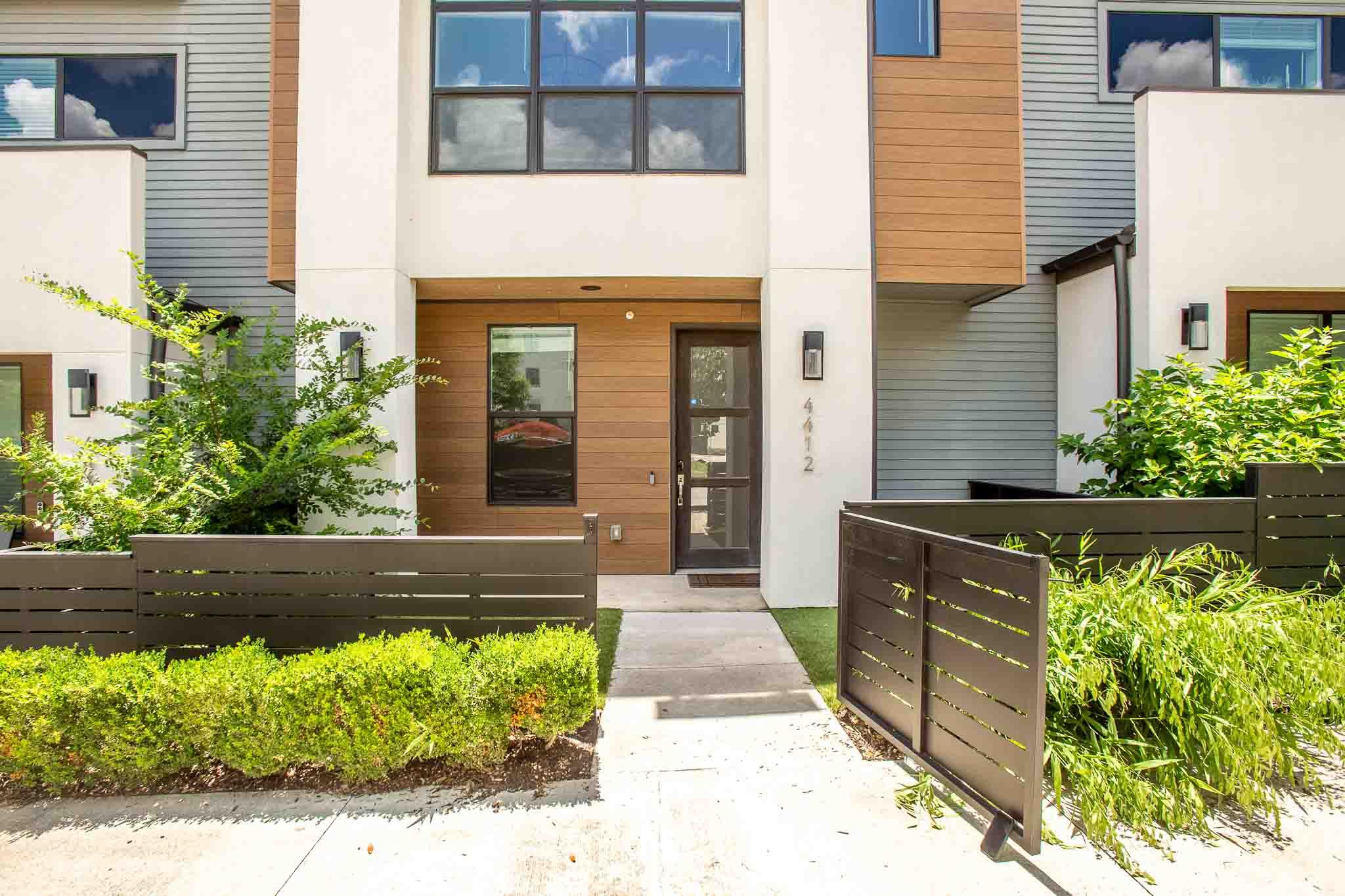4412 Authentic DR # 206