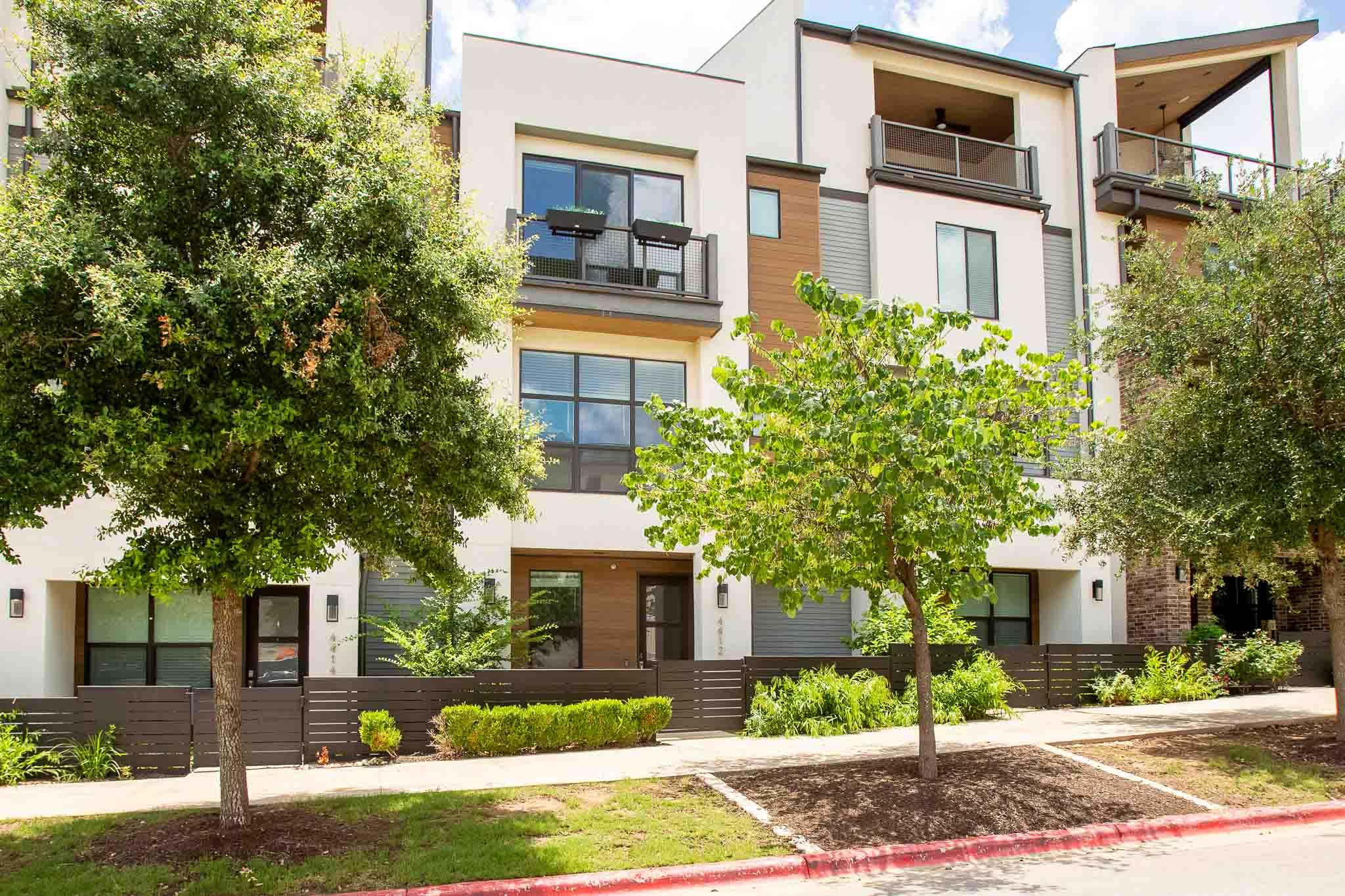 4412 Authentic DR # 206