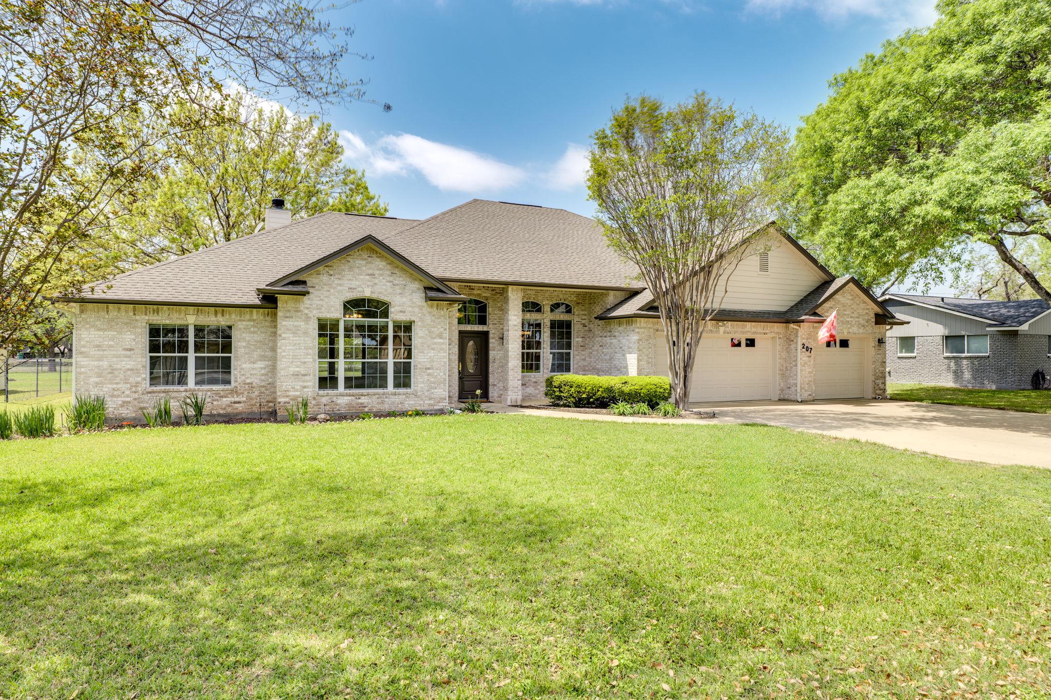 207 Flamingo CIR