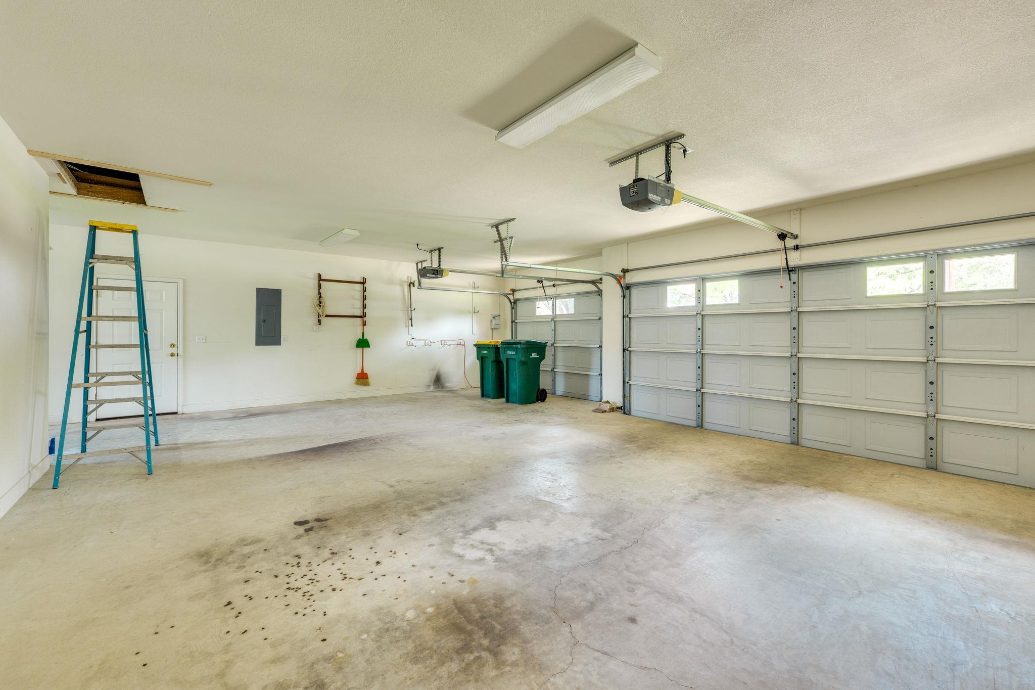 207 Flamingo CIR