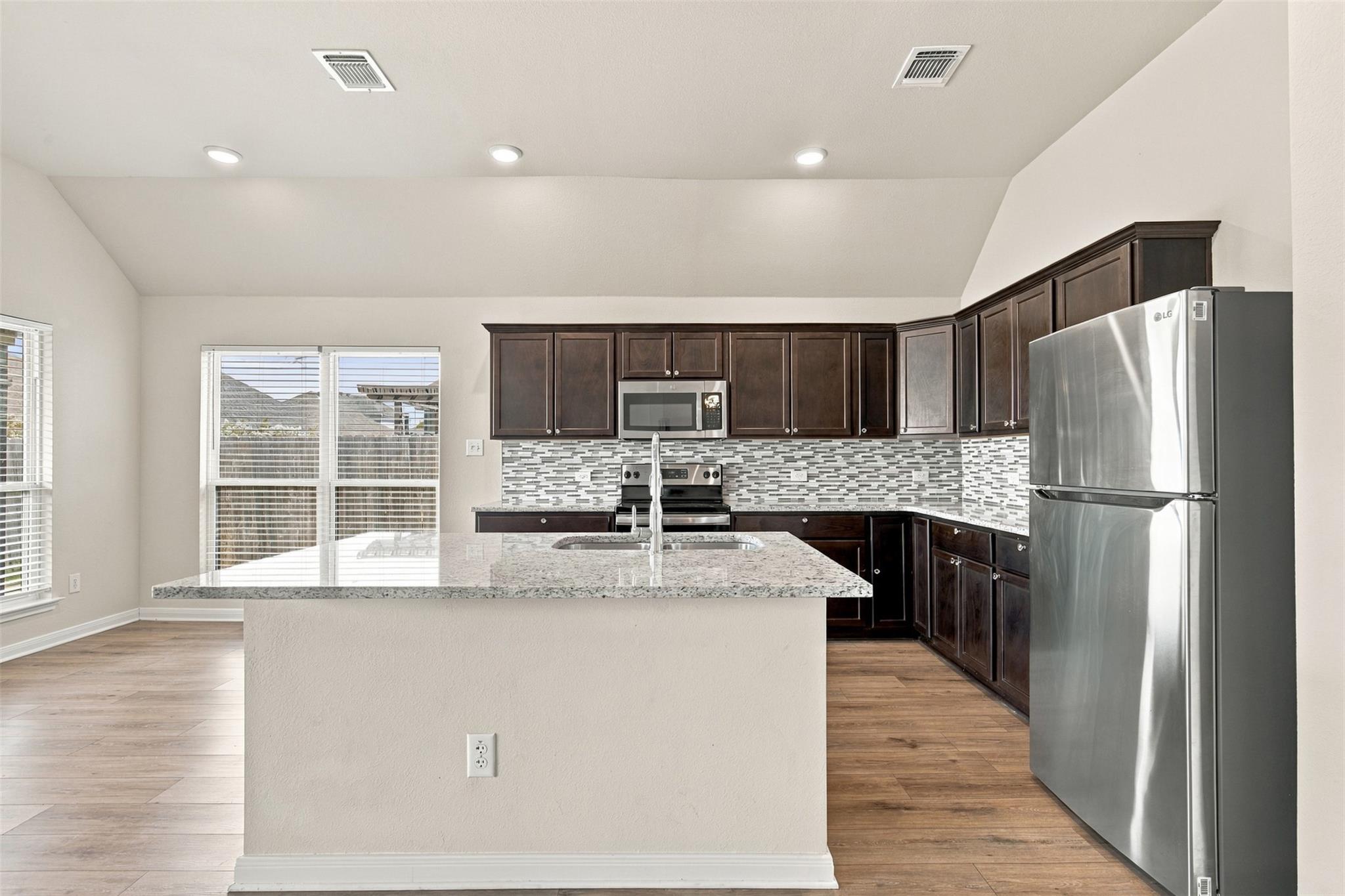 808 Fallbrook DR