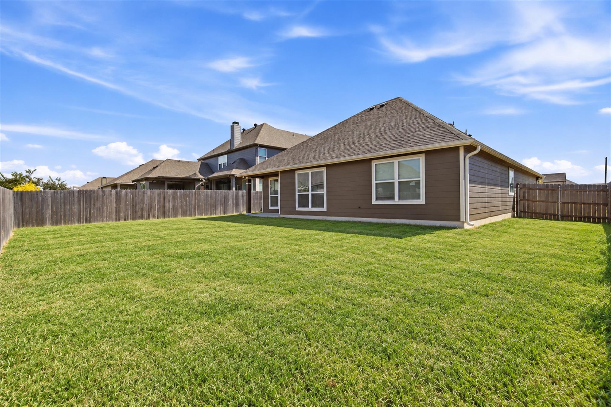 808 Fallbrook DR