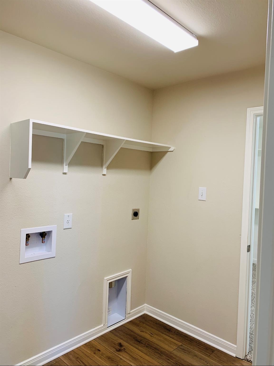 808 Fallbrook DR