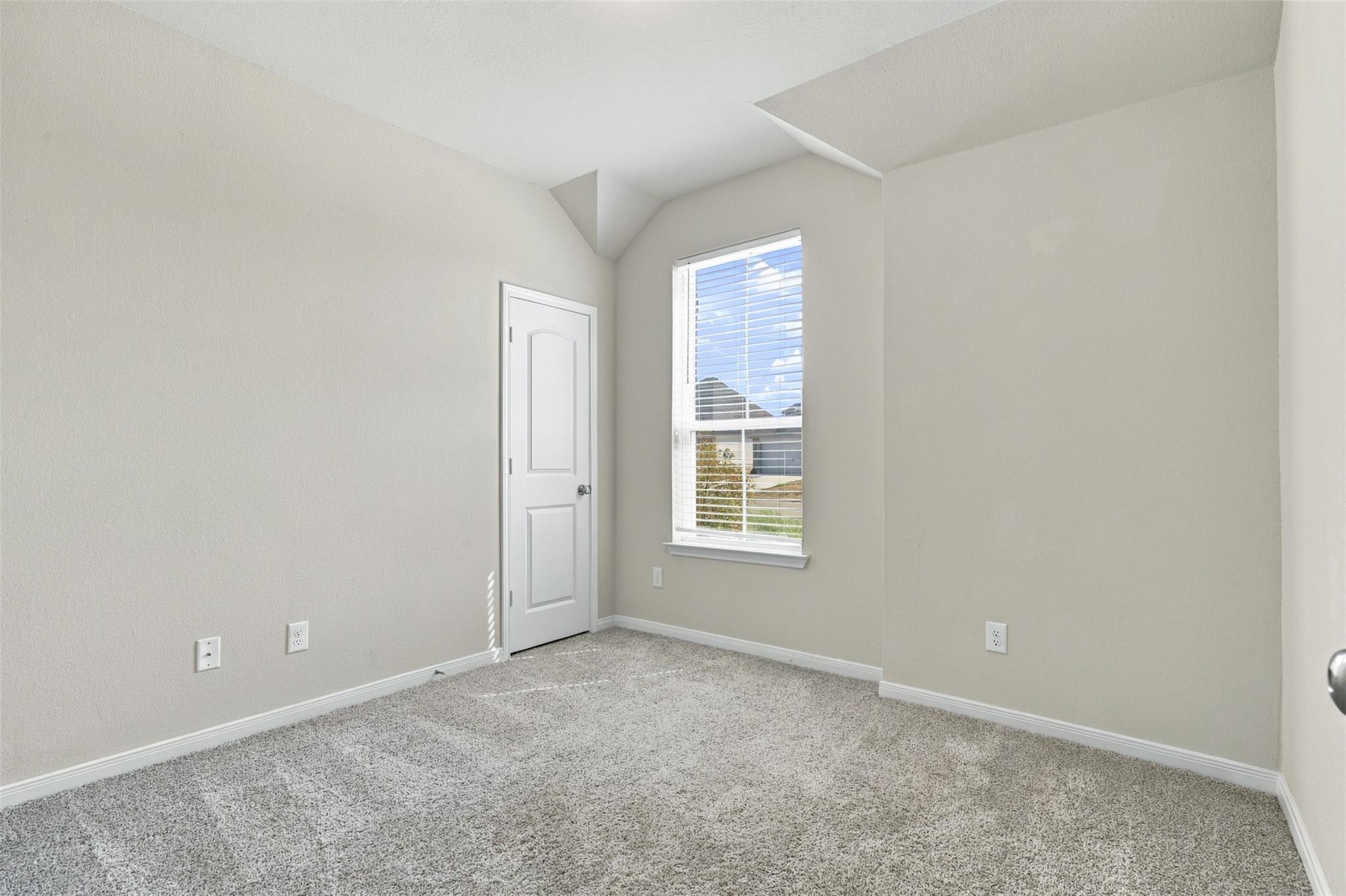 808 Fallbrook DR