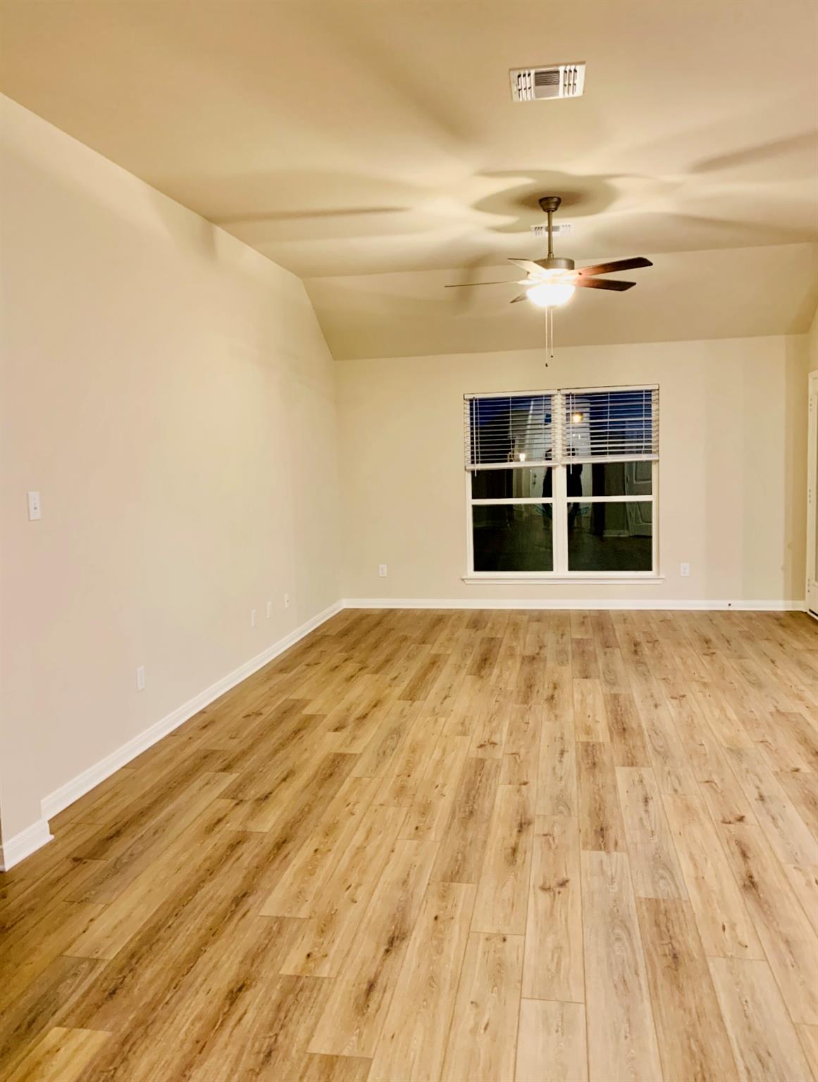 808 Fallbrook DR