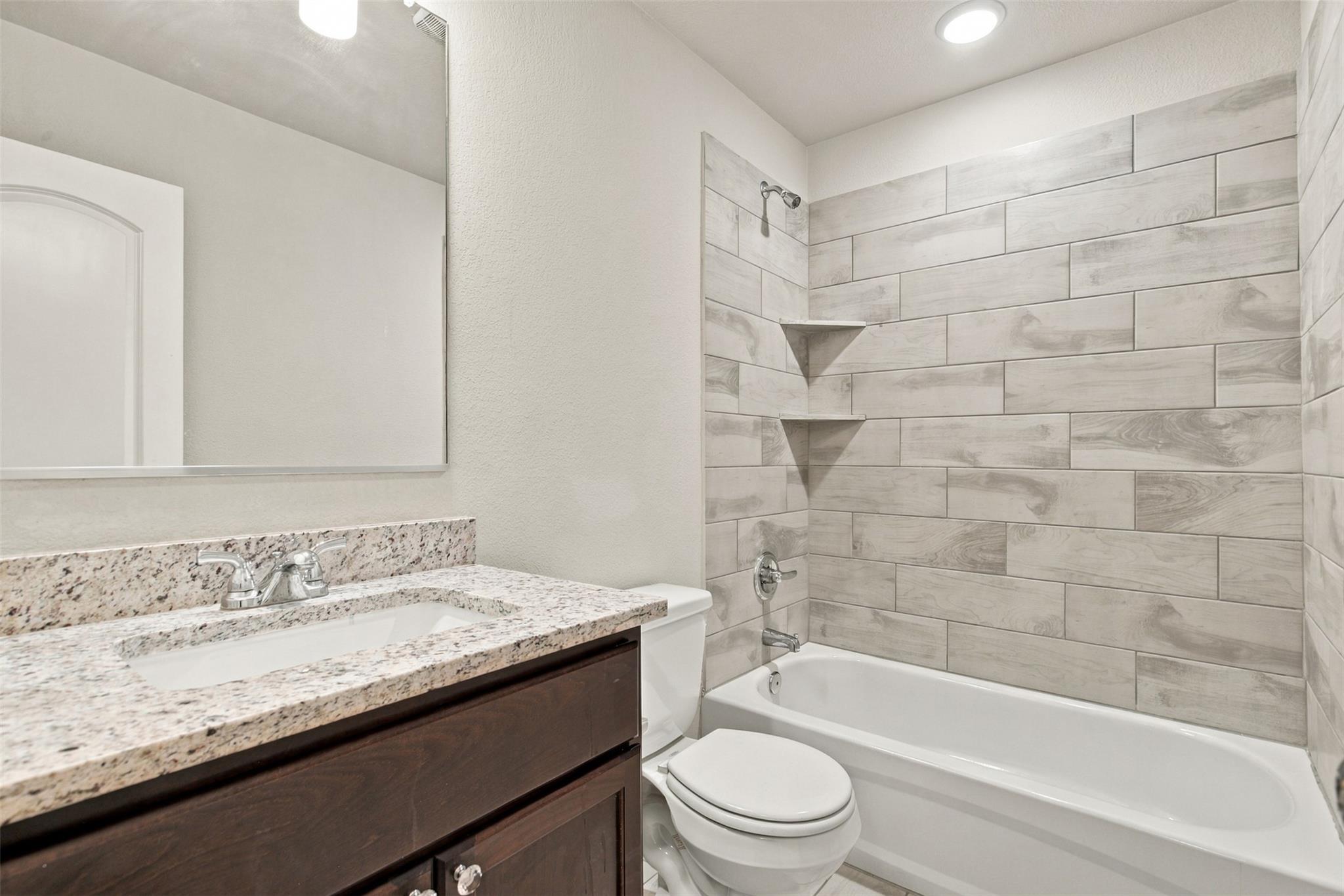 808 Fallbrook DR