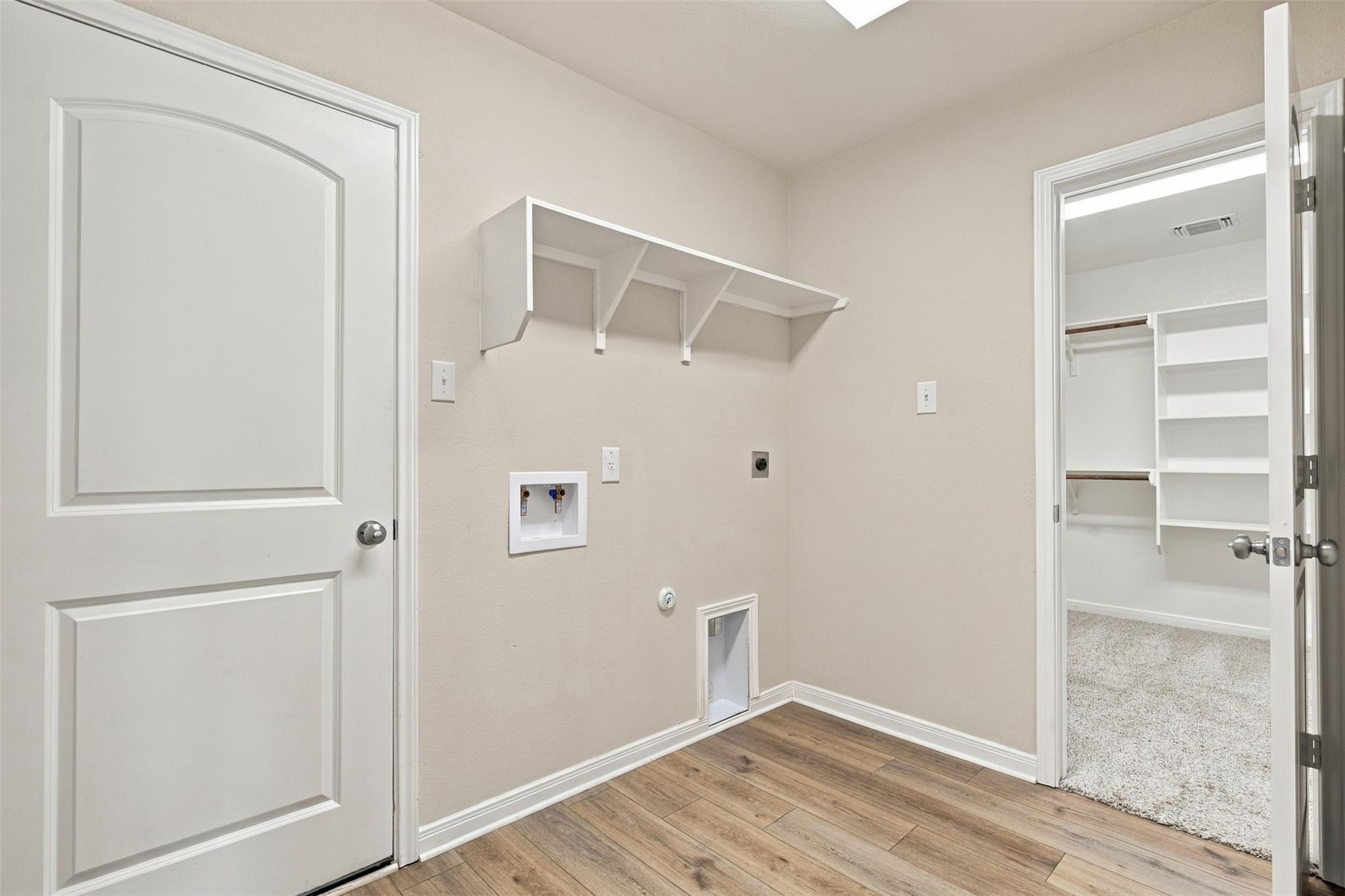 808 Fallbrook DR