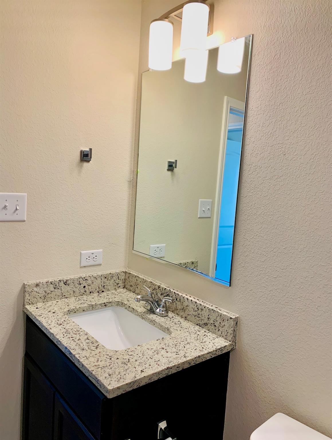 808 Fallbrook DR