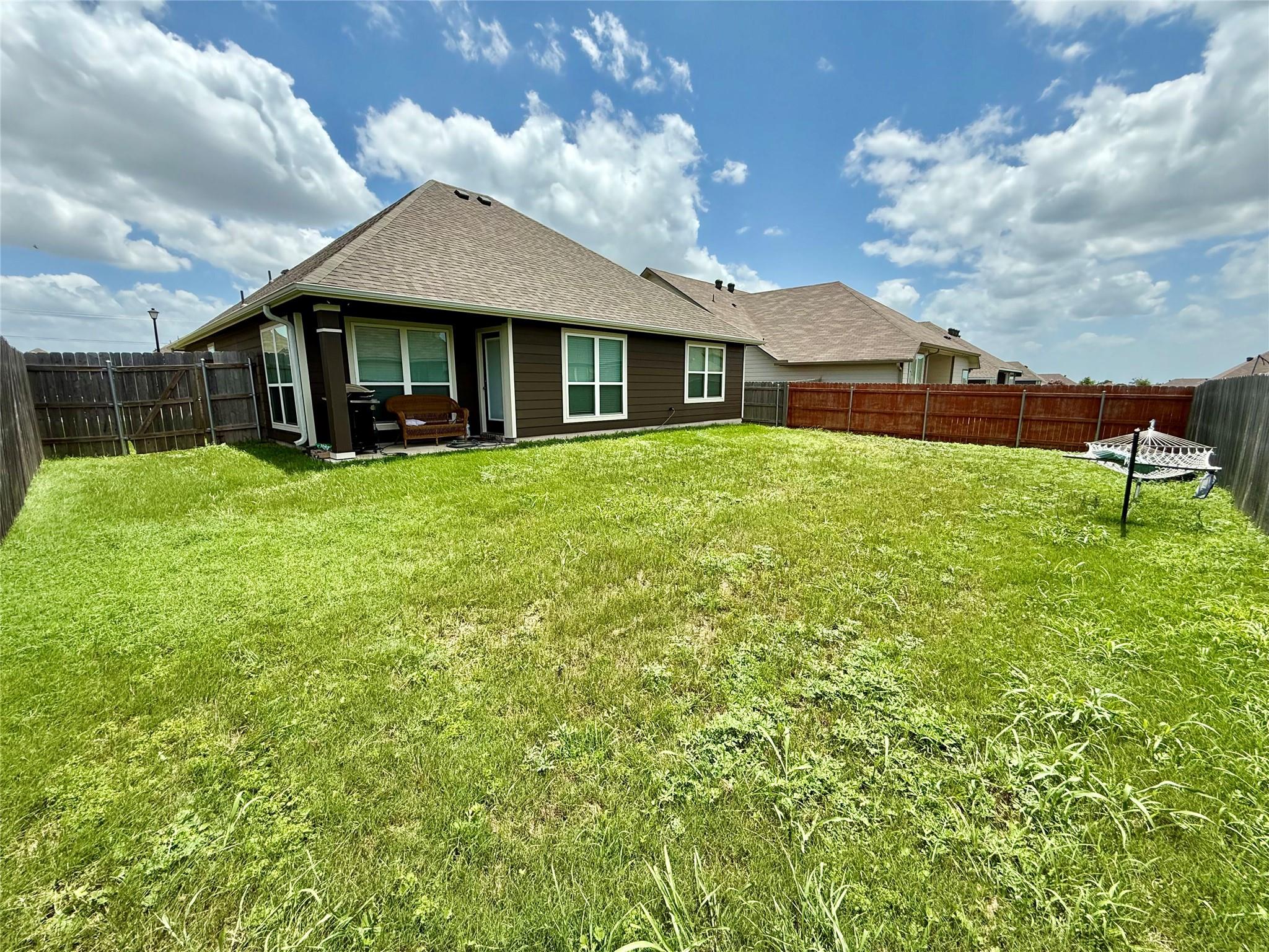 808 Fallbrook DR