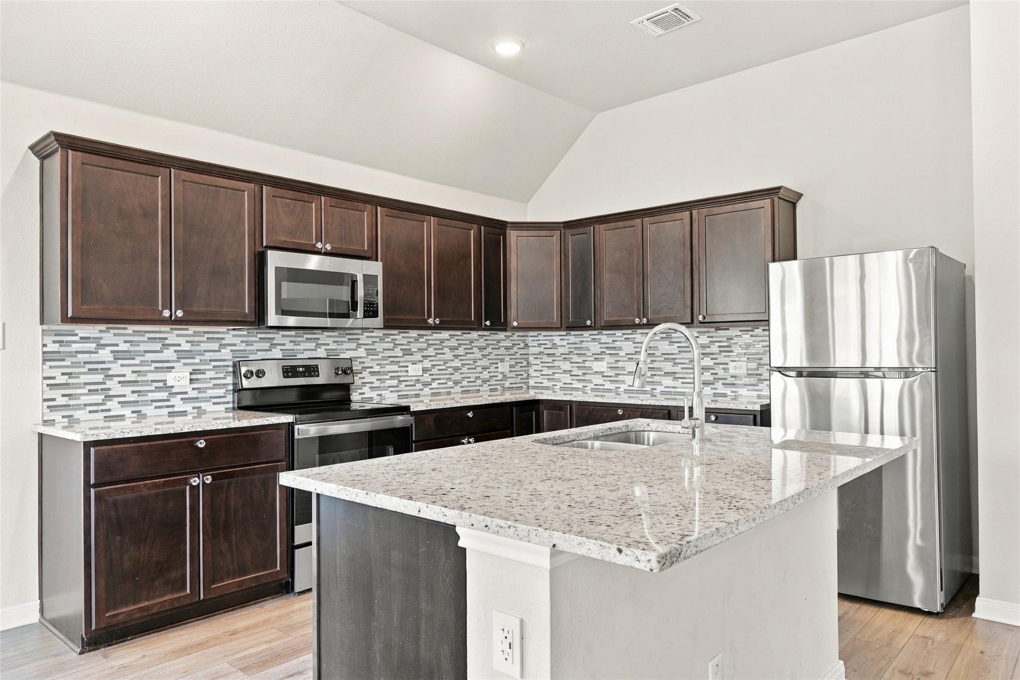 808 Fallbrook DR