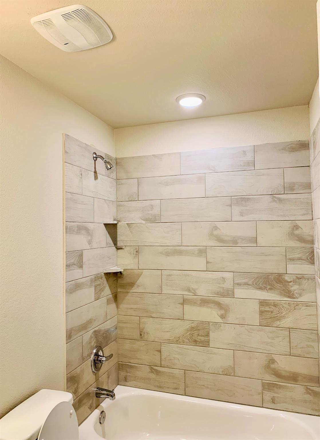 808 Fallbrook DR