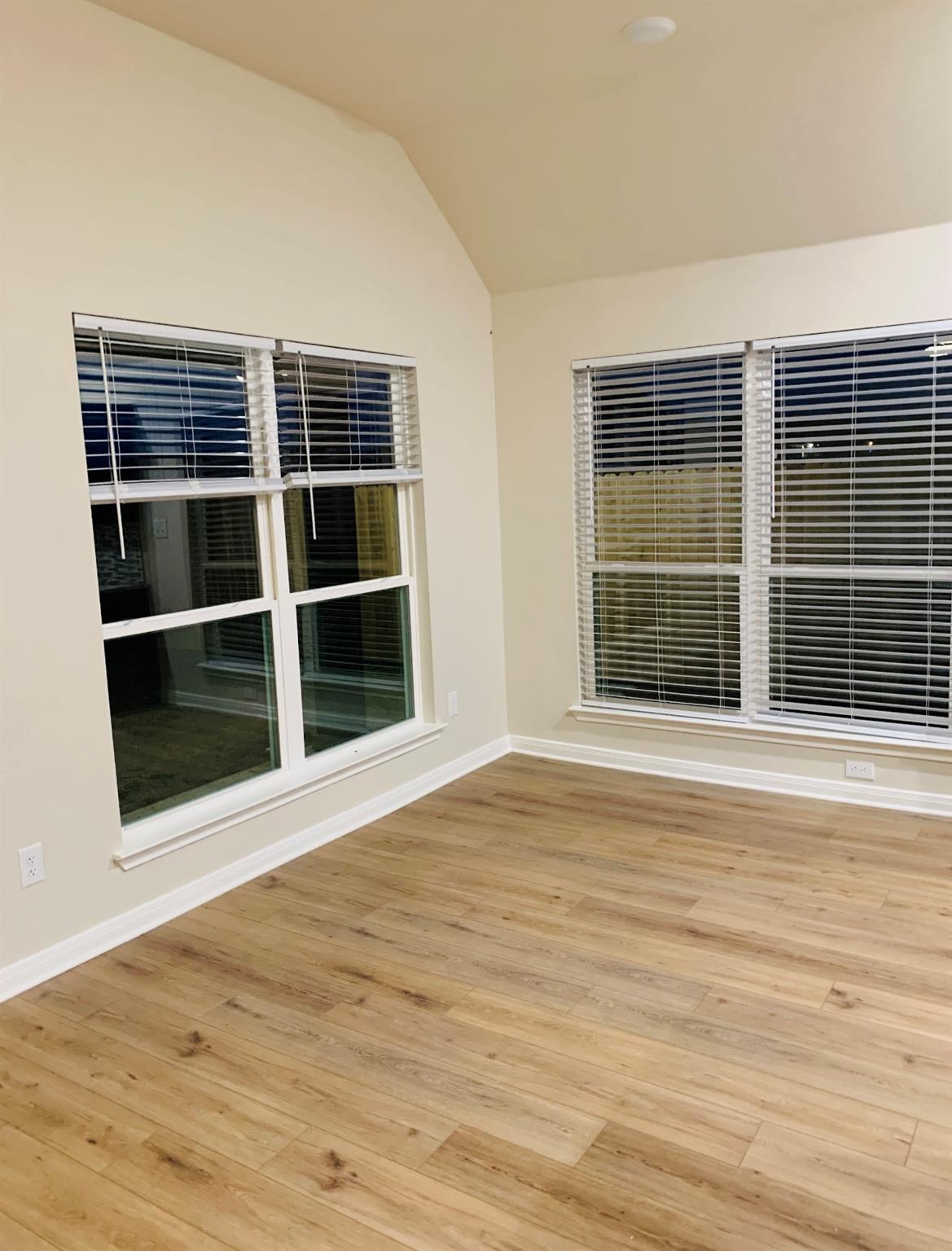 808 Fallbrook DR
