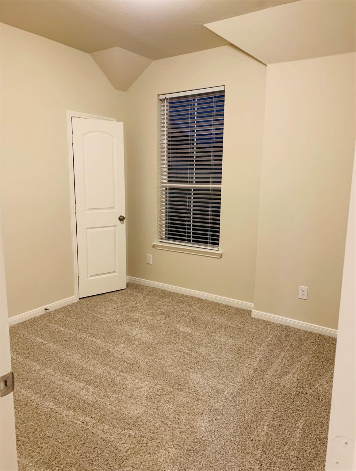 808 Fallbrook DR