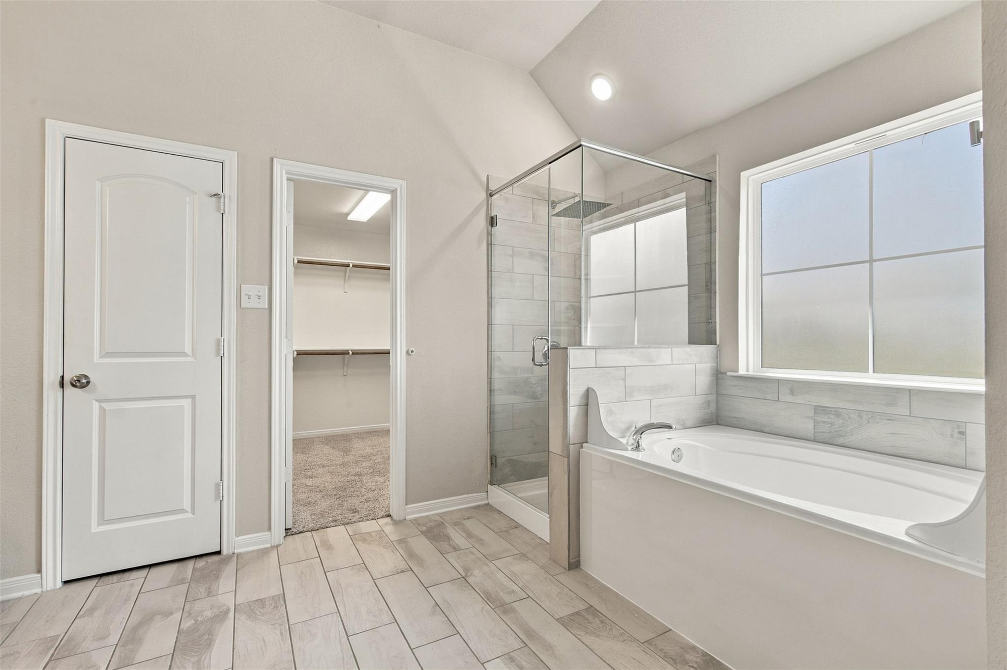808 Fallbrook DR