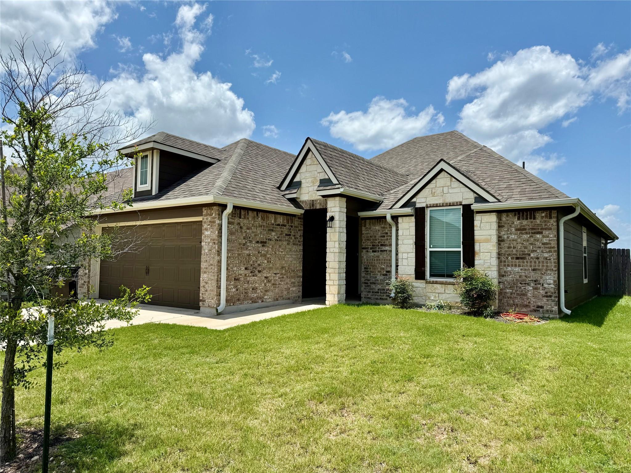 808 Fallbrook DR