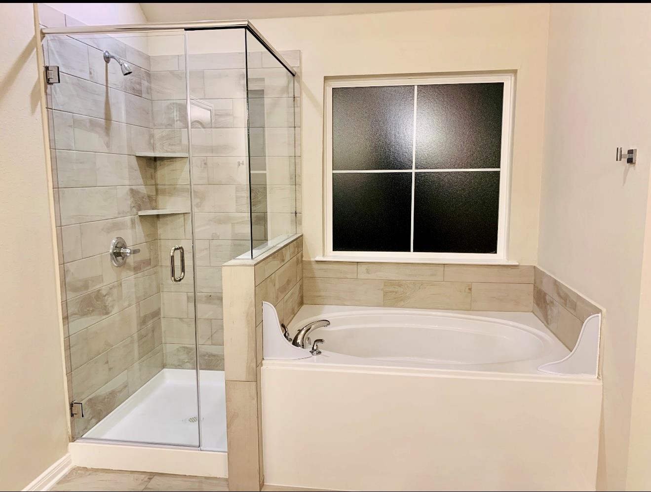 808 Fallbrook DR