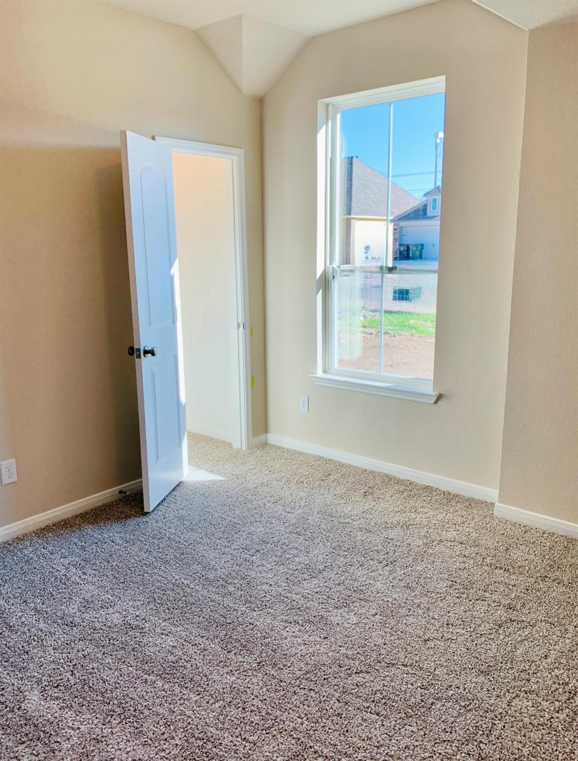 808 Fallbrook DR