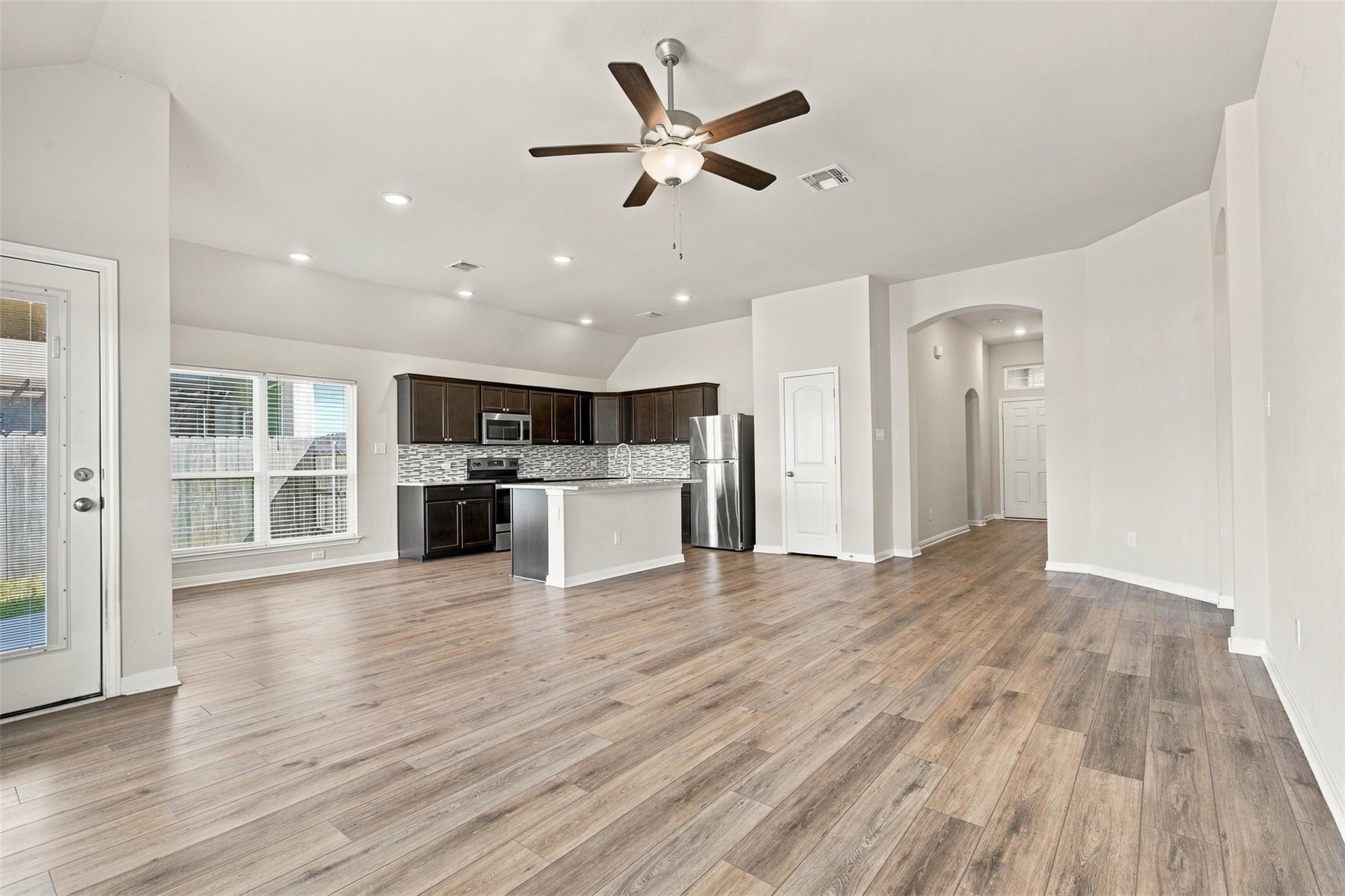 808 Fallbrook DR