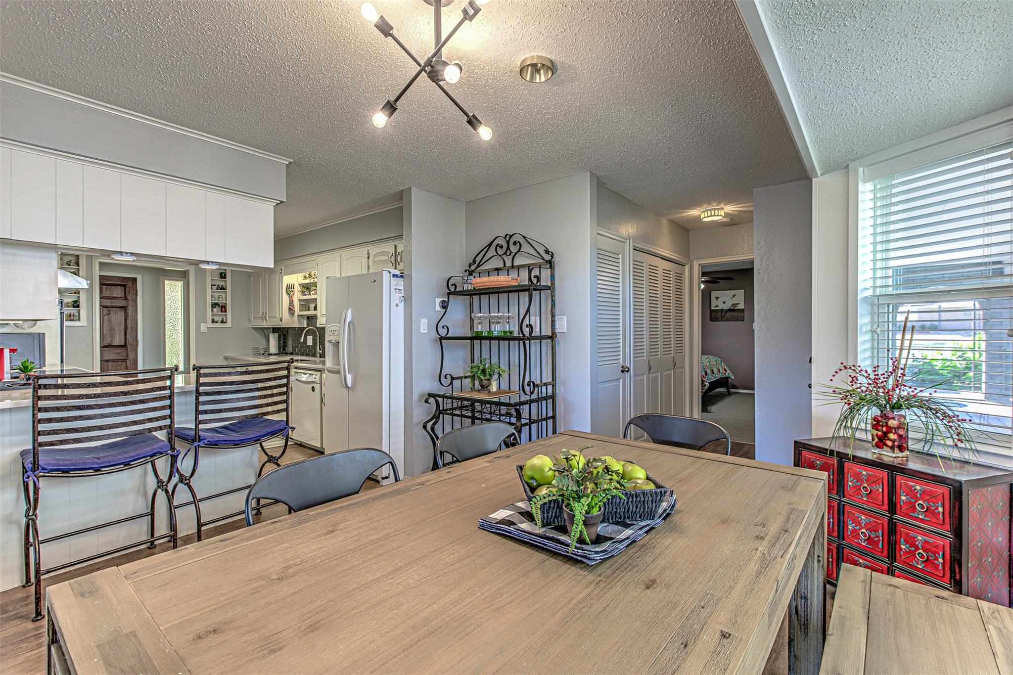 208 Riverside DR
