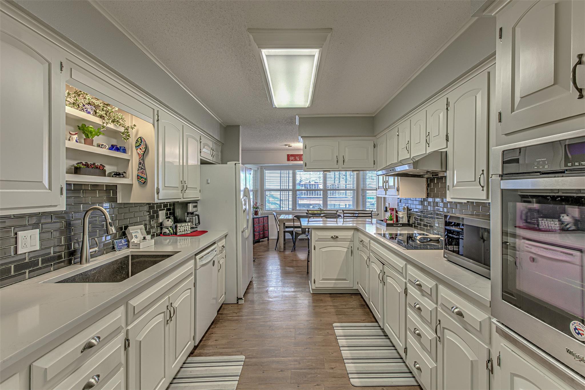 208 Riverside DR