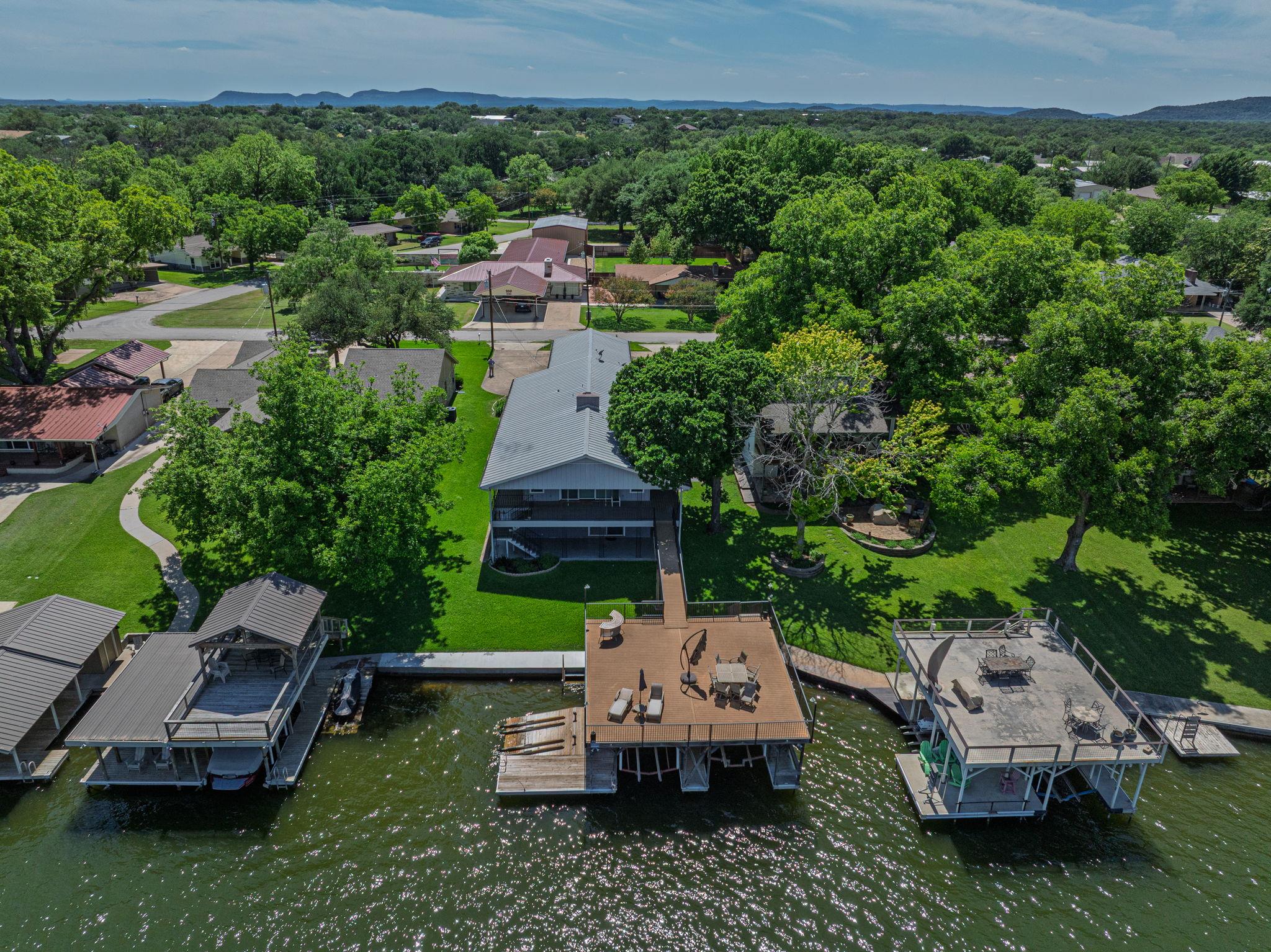 208 Riverside DR