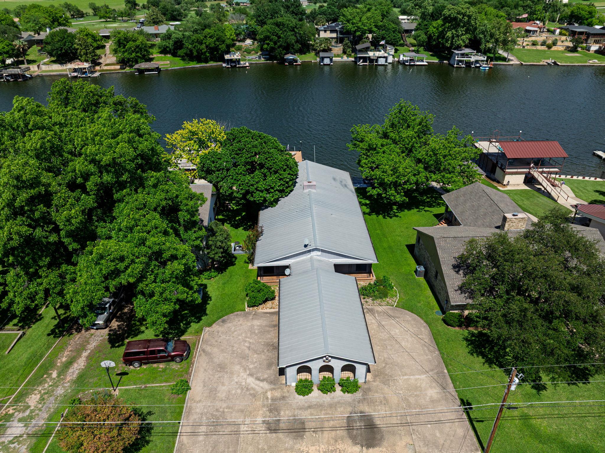 208 Riverside DR