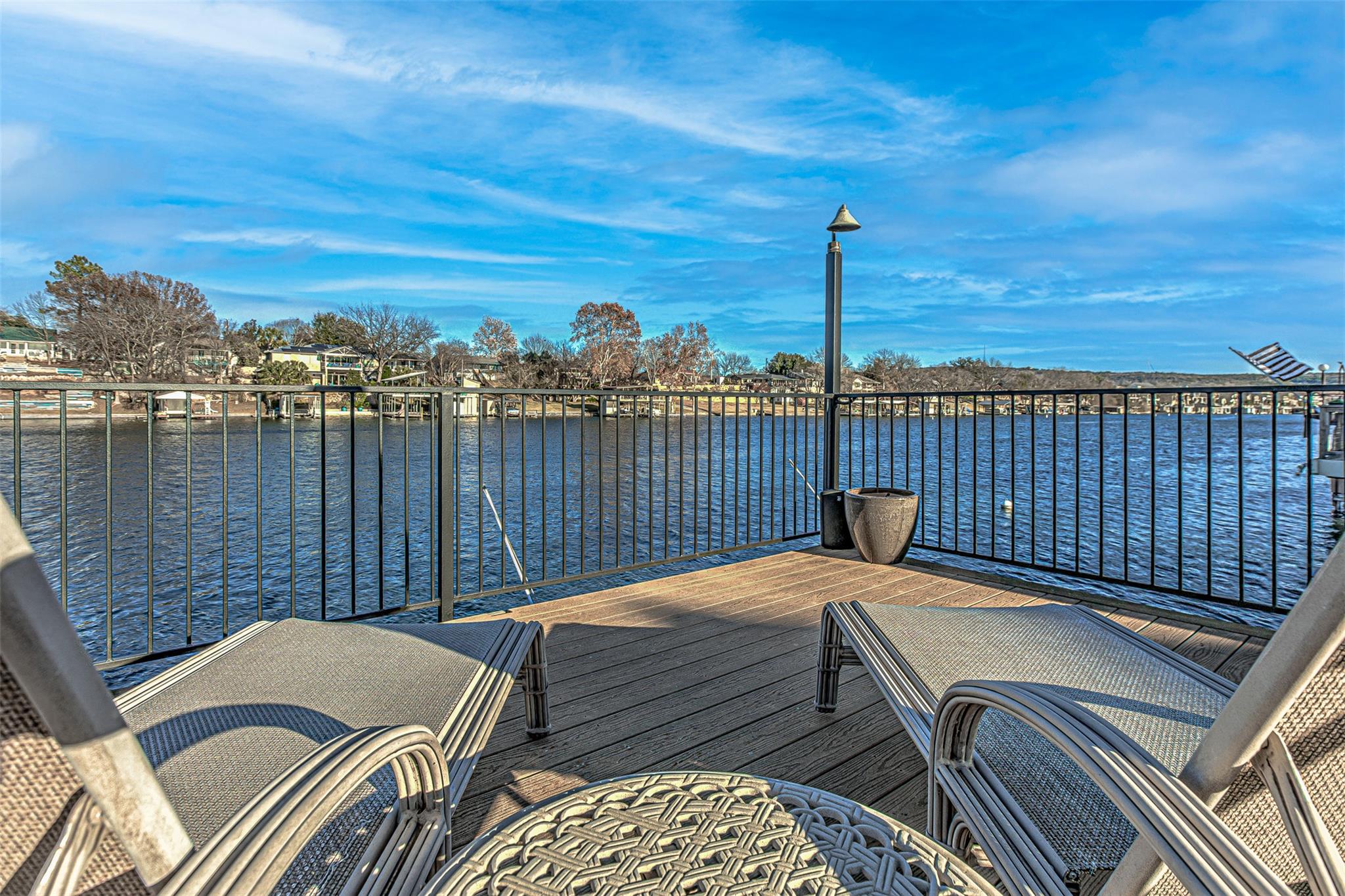 208 Riverside DR