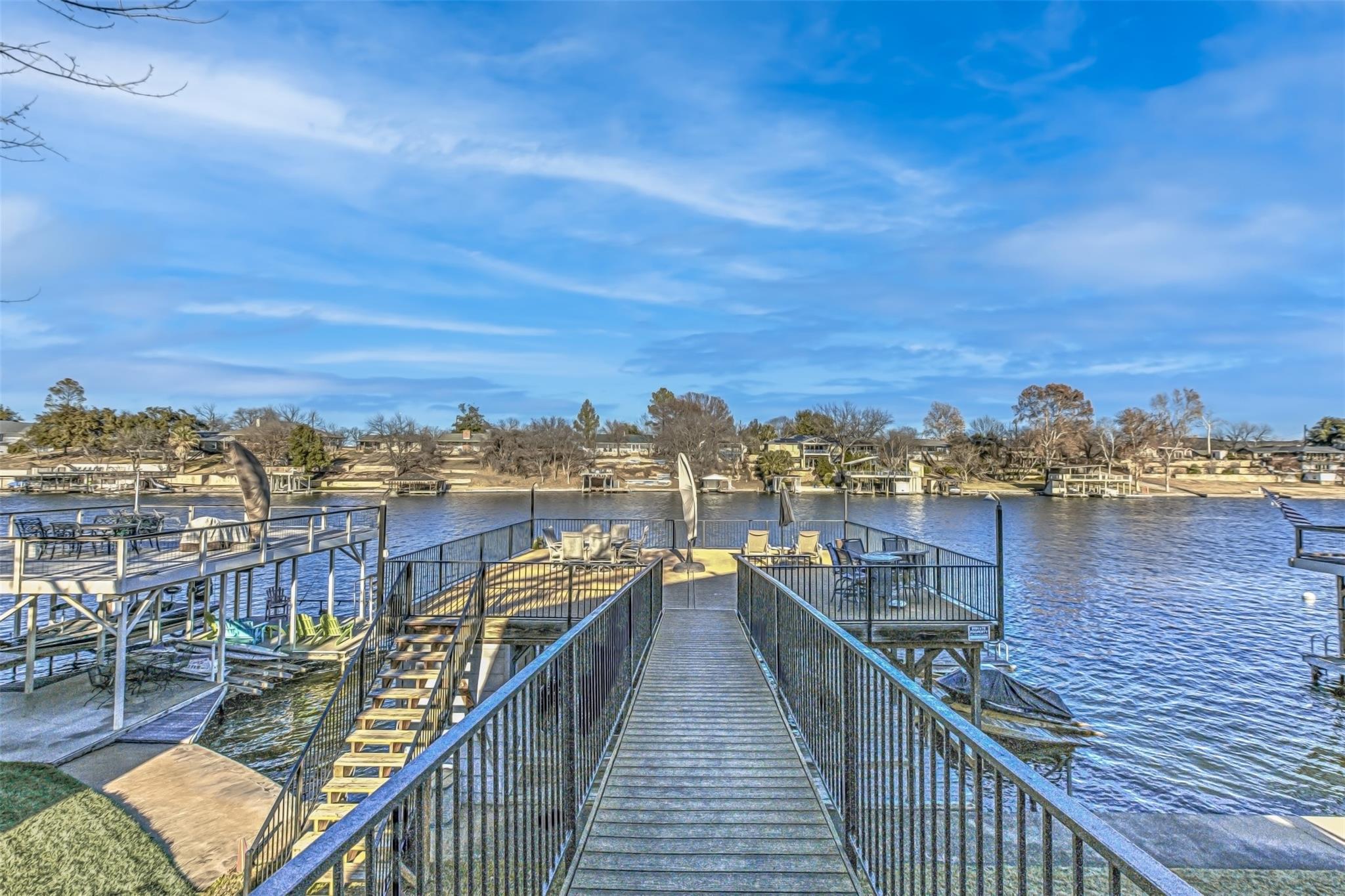 208 Riverside DR