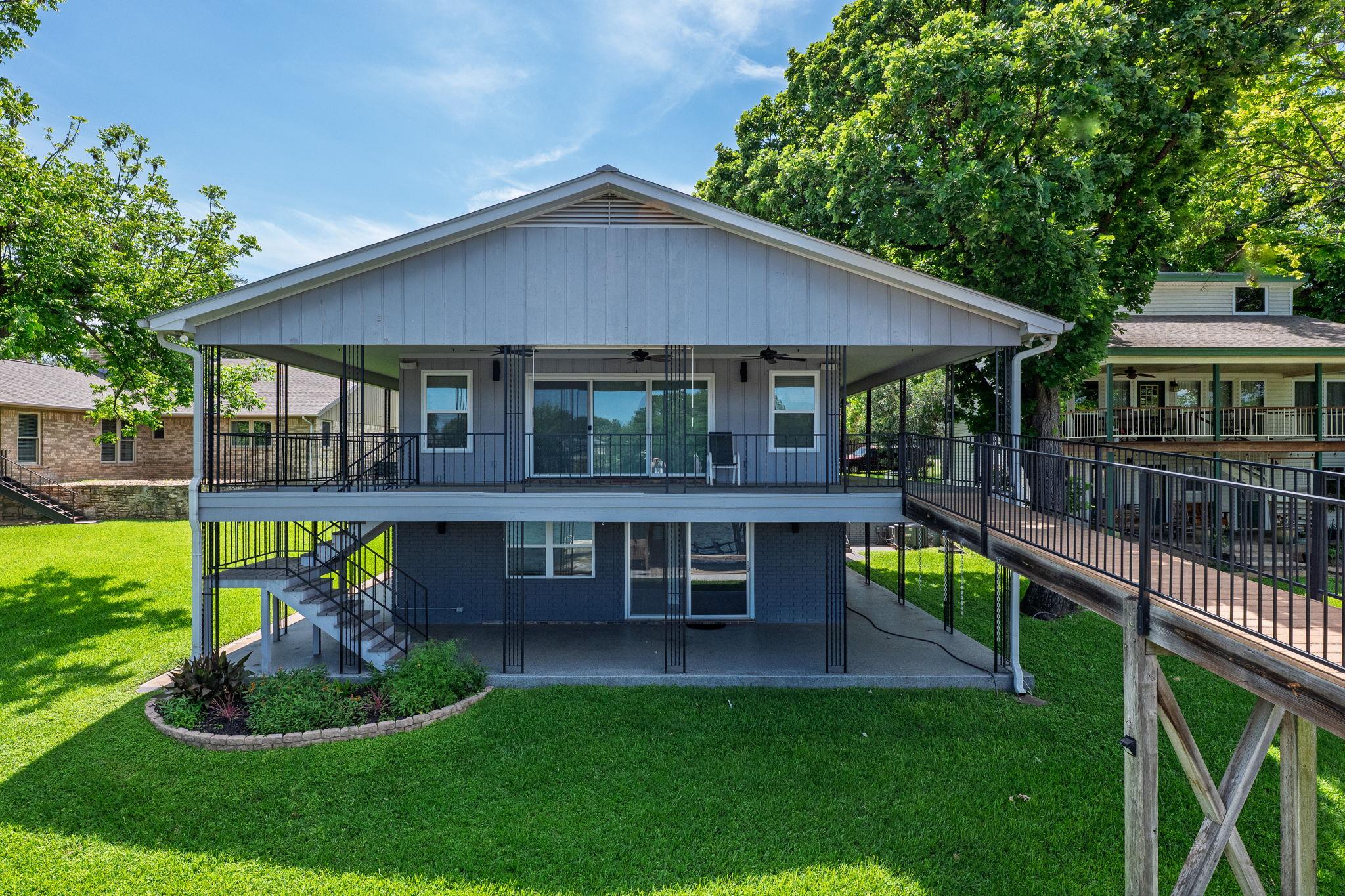 208 Riverside DR