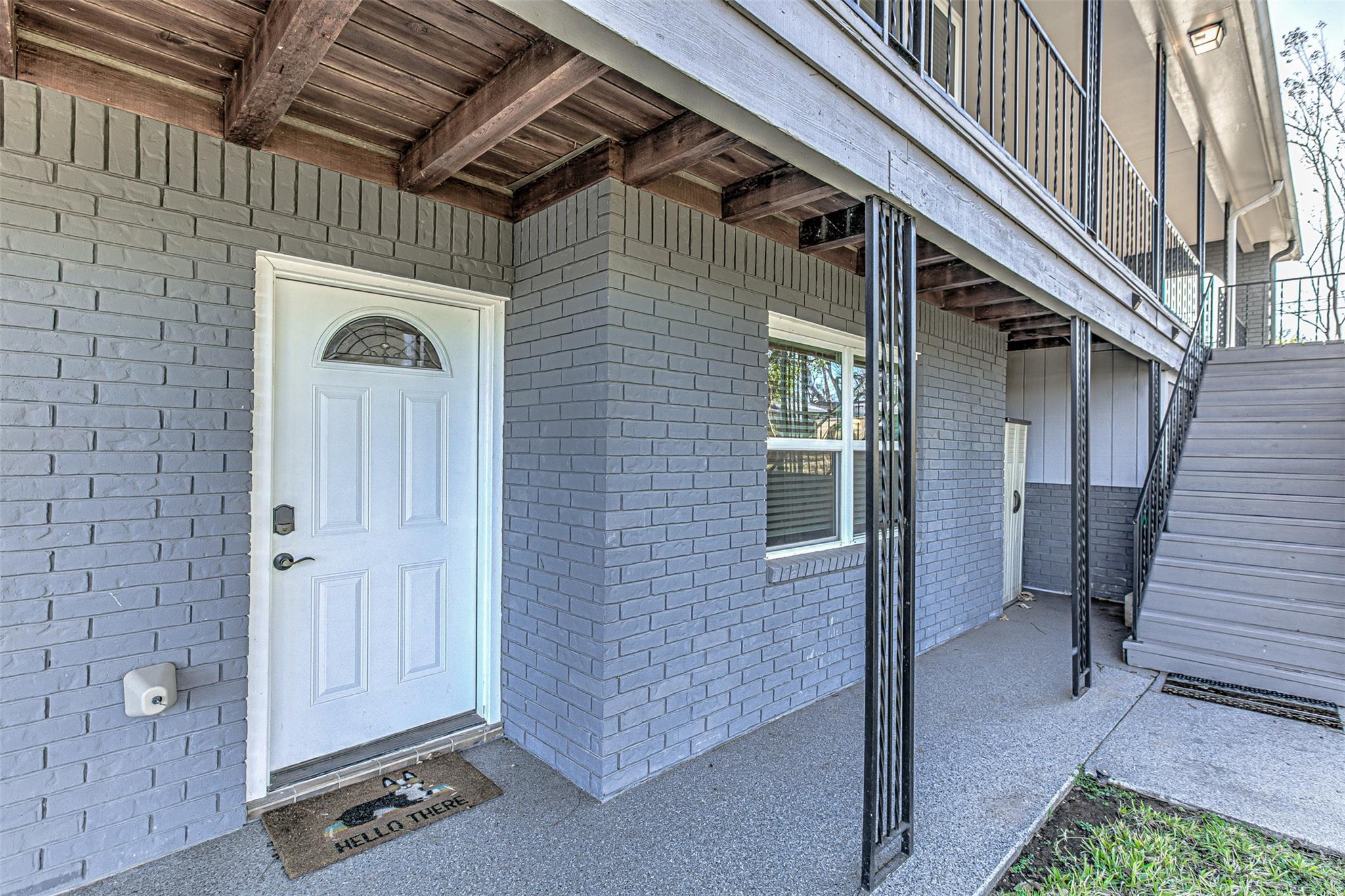208 Riverside DR