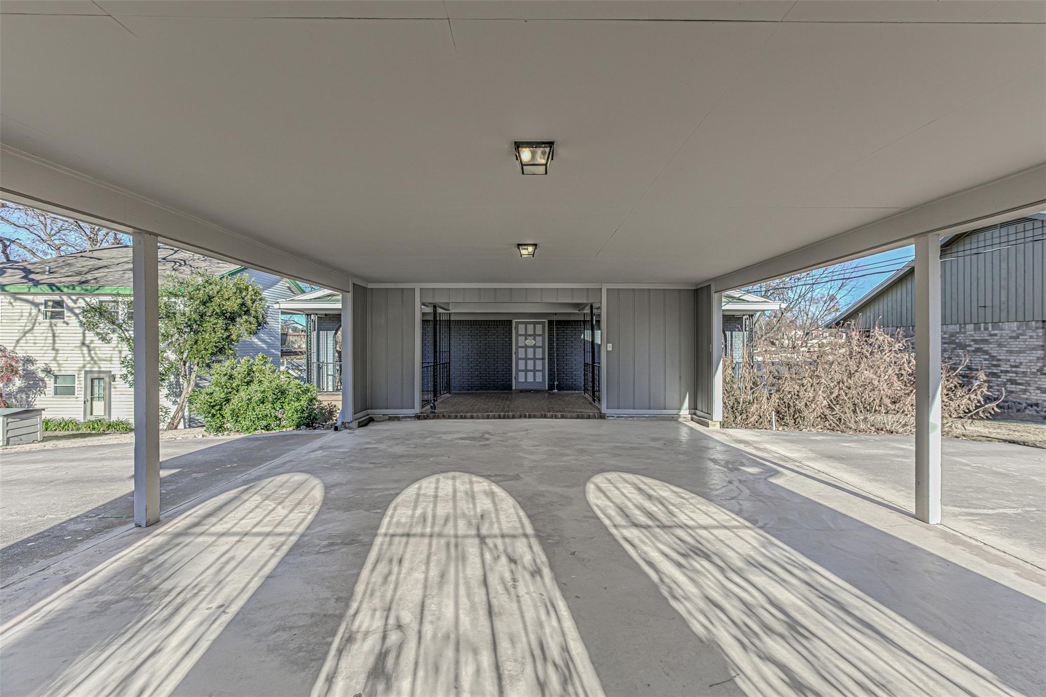208 Riverside DR