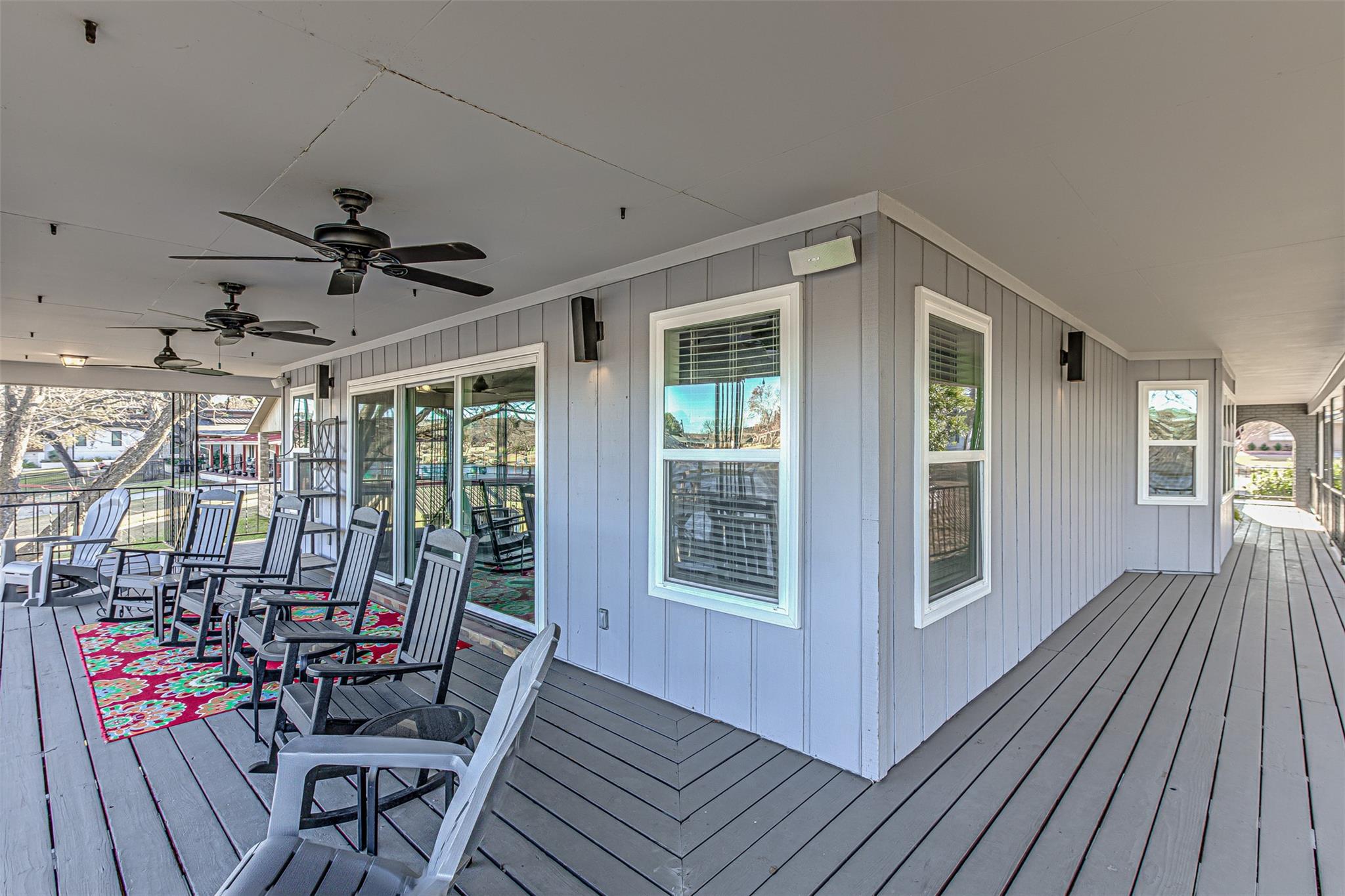 208 Riverside DR