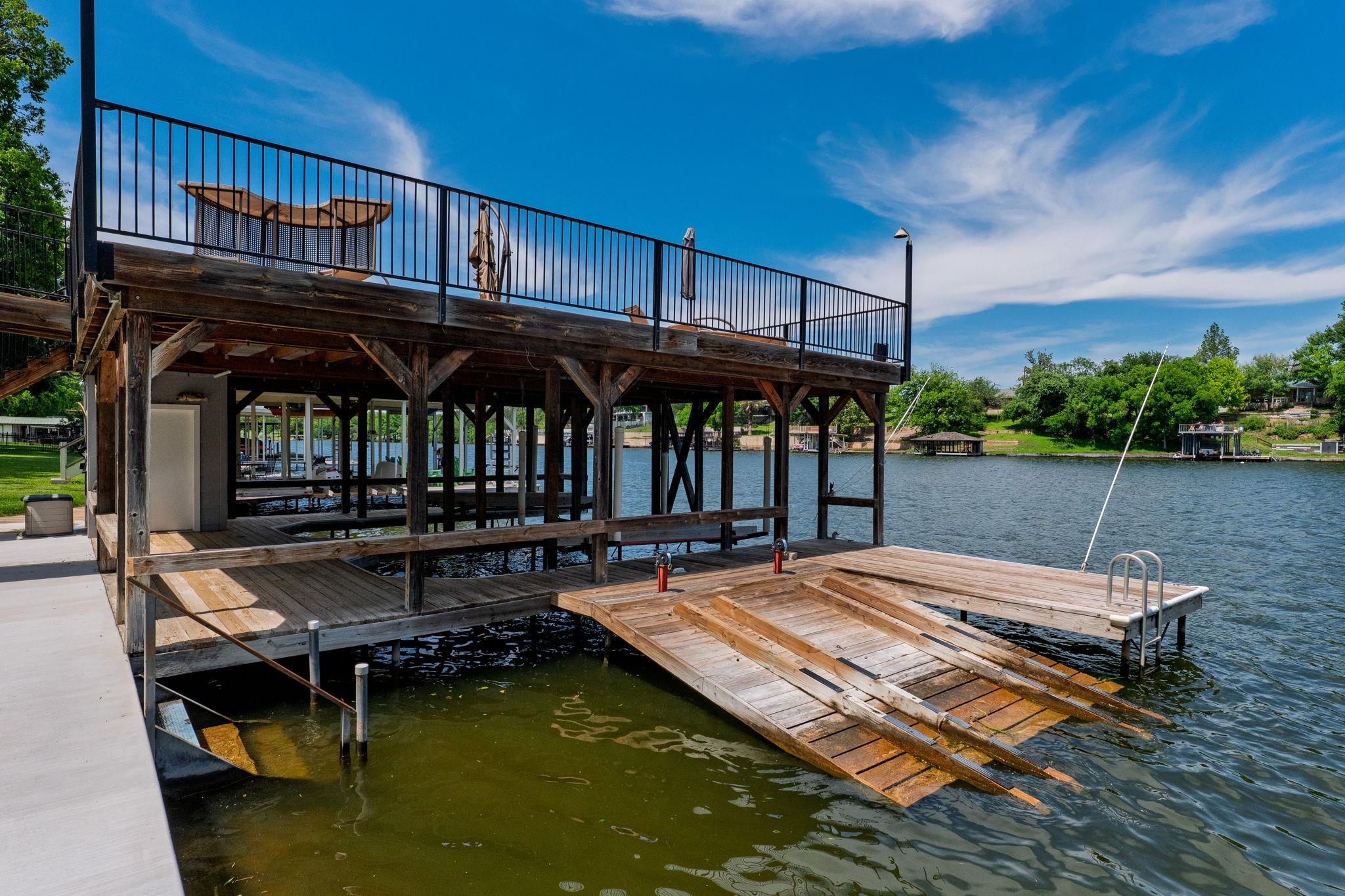 208 Riverside DR