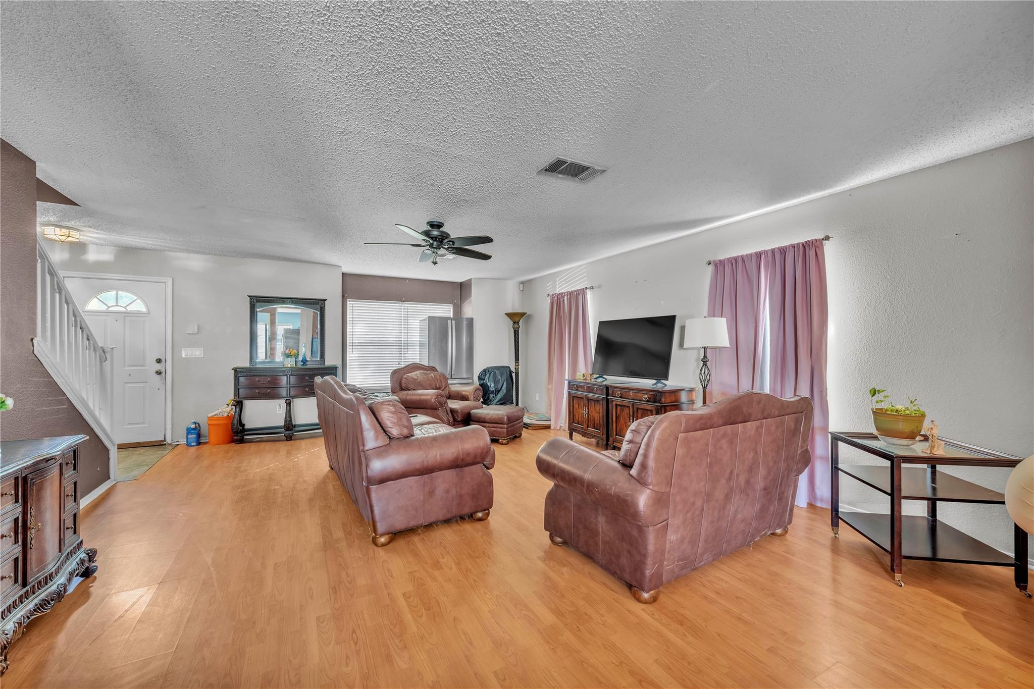 711 Palitine LN