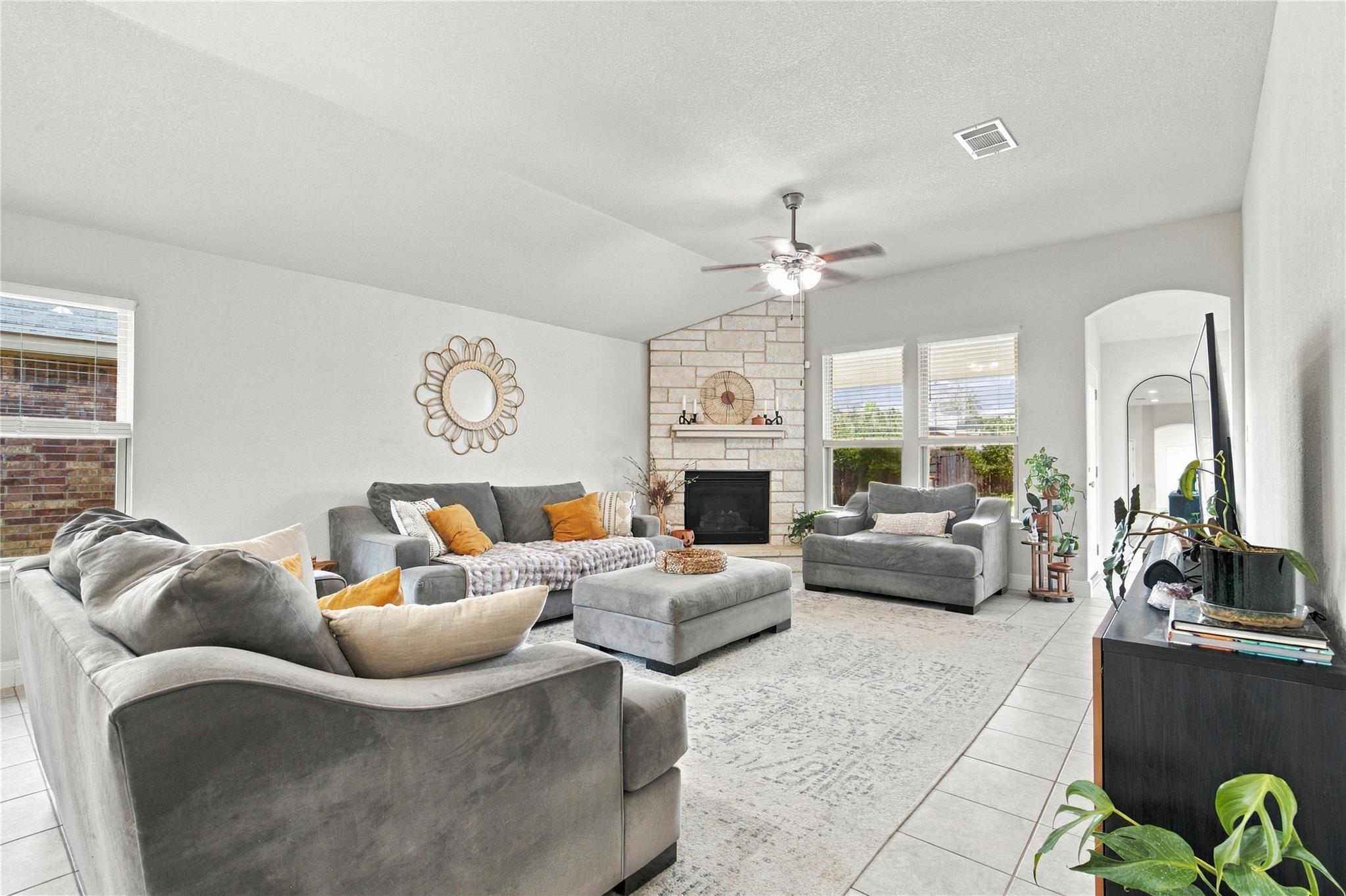 6025 Gimignano PL