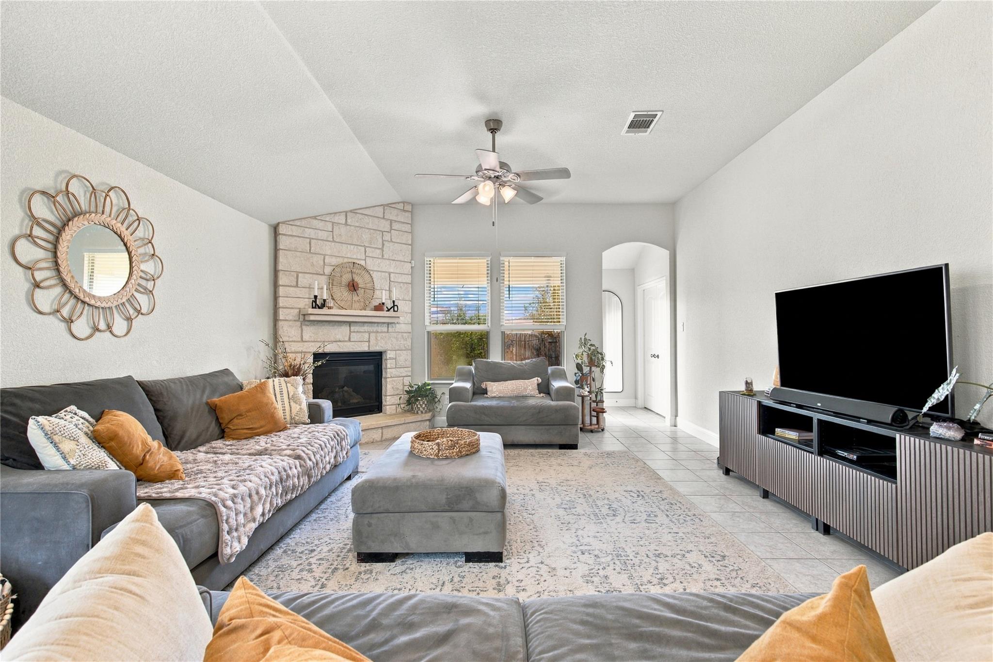6025 Gimignano PL