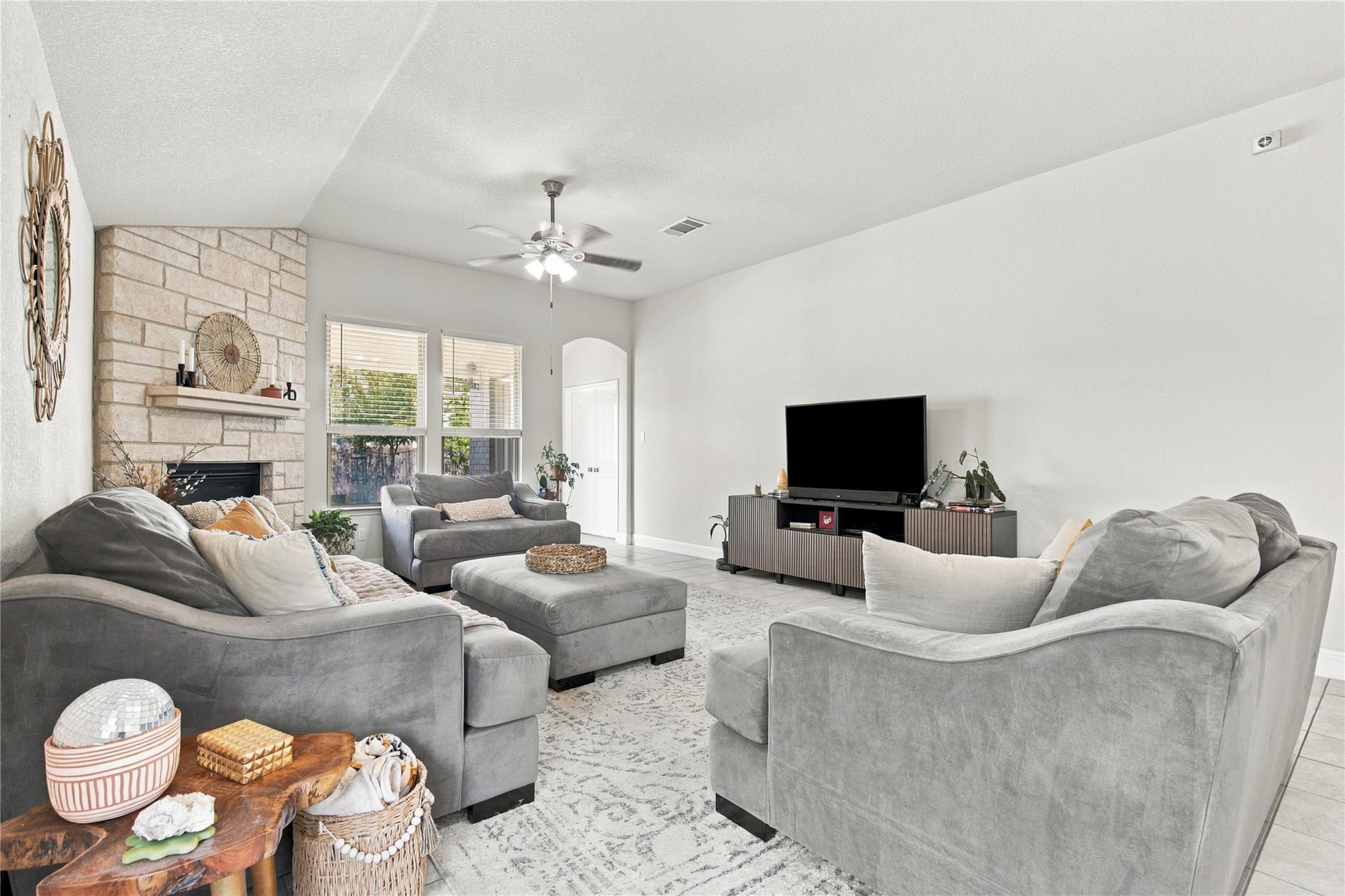 6025 Gimignano PL